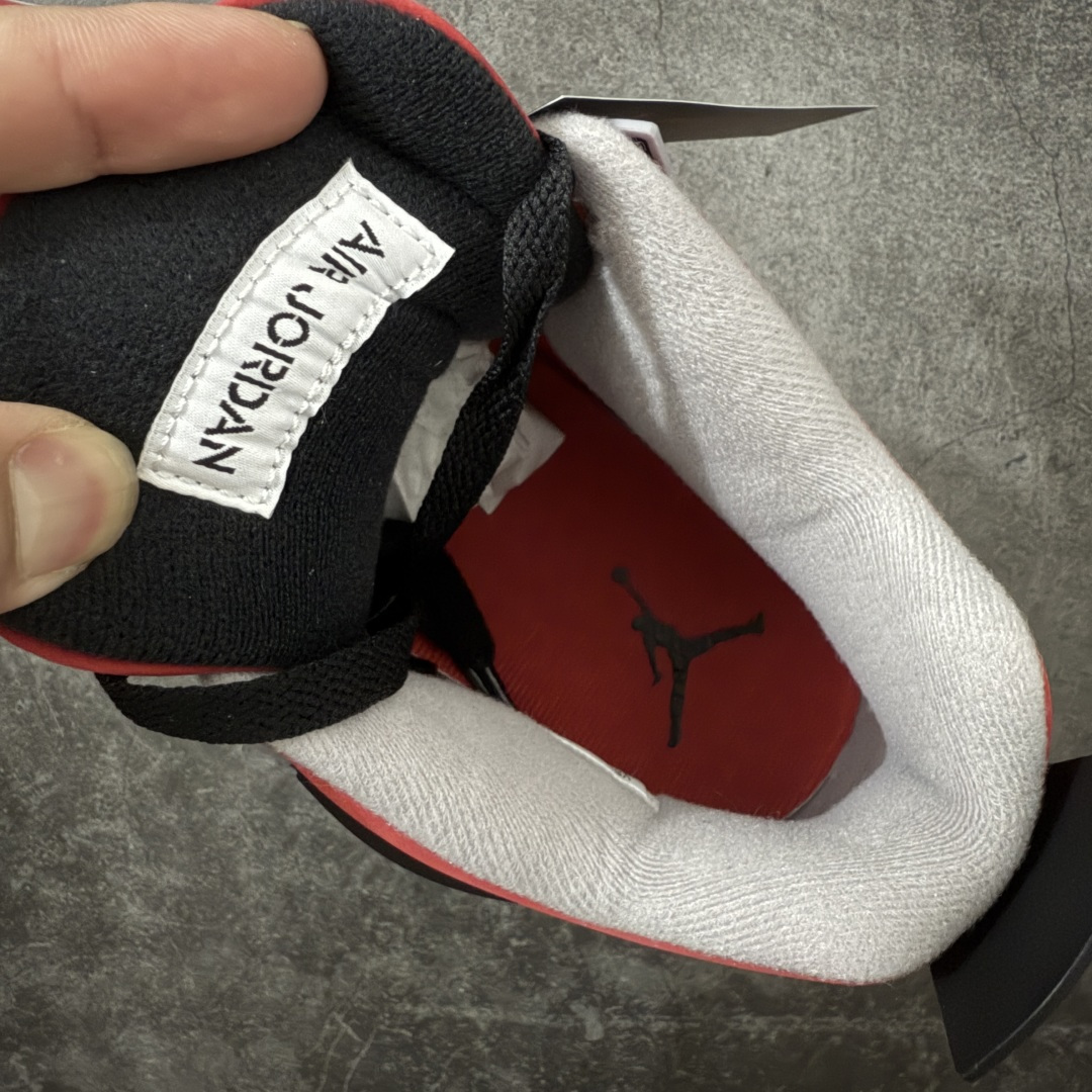 图片[7]-【纯原LW版本】Air Jordan AJ4 Retro 2025复刻公牛红黑 FQ8138-600 第一梯队最新批次 细节多次校对改良 接近完美 细节达到可过鉴定标准 耗时半年巨作 全套原纸板楦头开发 原厂特供皮料加持 确保原汁原味 完美呈现四代版型 一比一鞋头弧度高度鞋身弧度 数据细节工艺流程均保持原鞋一致 原厂TPU网格鞋带扣 正确内里网布 菱角分明不变形无多余毛边 柔软性质感一致于原鞋 原厂织唛标 原厂飞人电绣工艺 尾指中部跳三针 独家绑鞋带手法 印刷中底布 四线拉帮 米色美纹纸贴合固定 进口港宝加持 后跟自然饱满 全鞋荧光划线卡点 追求极致完美 每一双都是工艺品 多重QC质检 超越公司货的品控标准 实实在在的免检产品 尺码：36-47.5-选品中心