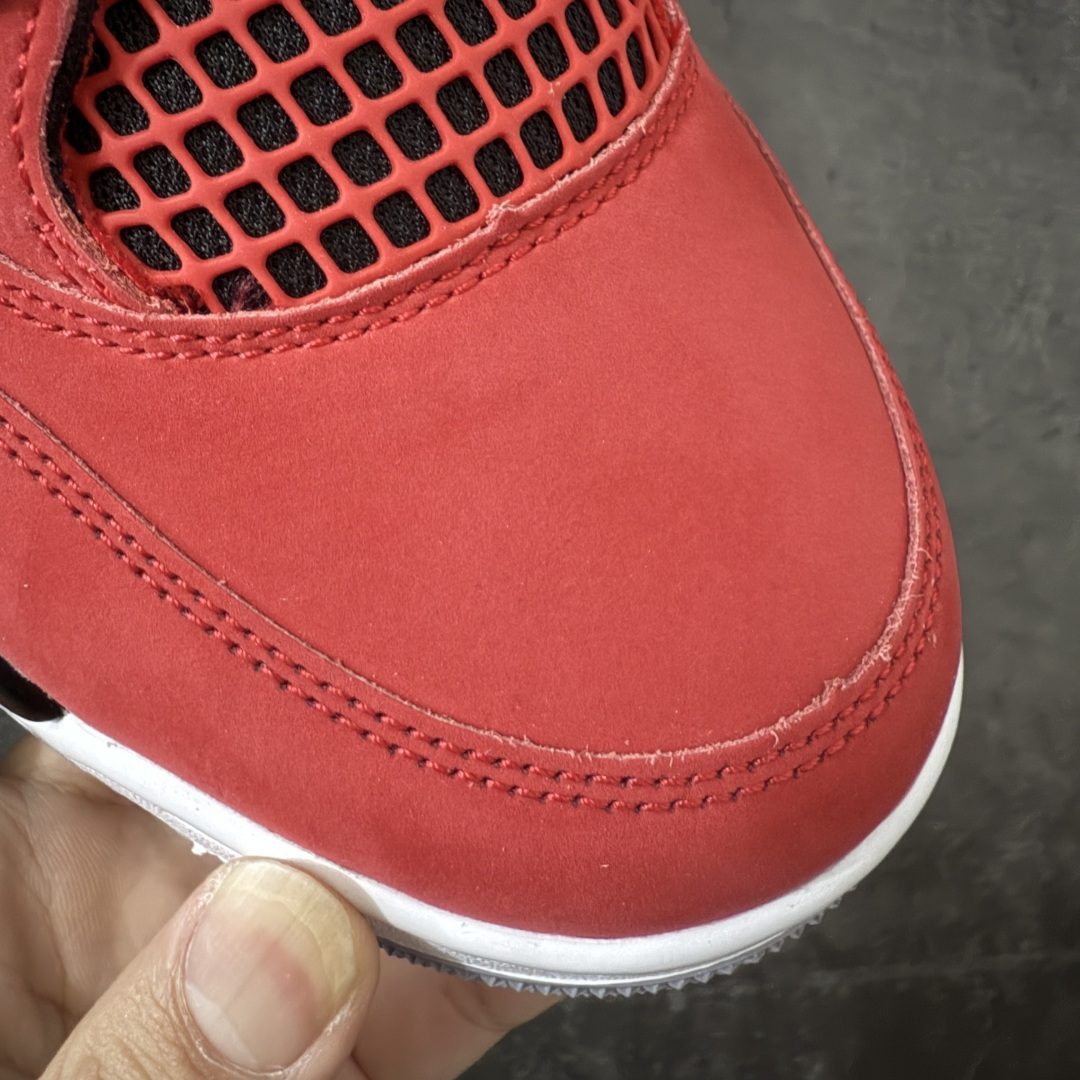 图片[5]-【纯原LW版本】Air Jordan AJ4 Retro 2025复刻公牛红黑 FQ8138-600 第一梯队最新批次 细节多次校对改良 接近完美 细节达到可过鉴定标准 耗时半年巨作 全套原纸板楦头开发 原厂特供皮料加持 确保原汁原味 完美呈现四代版型 一比一鞋头弧度高度鞋身弧度 数据细节工艺流程均保持原鞋一致 原厂TPU网格鞋带扣 正确内里网布 菱角分明不变形无多余毛边 柔软性质感一致于原鞋 原厂织唛标 原厂飞人电绣工艺 尾指中部跳三针 独家绑鞋带手法 印刷中底布 四线拉帮 米色美纹纸贴合固定 进口港宝加持 后跟自然饱满 全鞋荧光划线卡点 追求极致完美 每一双都是工艺品 多重QC质检 超越公司货的品控标准 实实在在的免检产品 尺码：36-47.5-选品中心