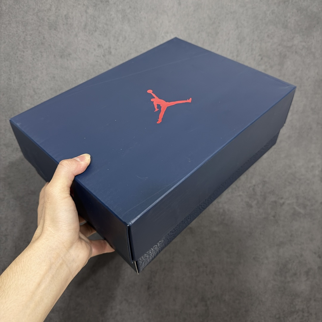 图片[12]-【原厂版】Air Jordan aj3 Retro Levi\’s All-Star 联名系列篮球鞋，李维斯牛仔白蓝 IR0914-400，丹宁牛仔布 + 荔枝纹皮革拼接 原厂皮料 原装细纹磨砂爆裂纹 原楦原纸板开发 确保原汁原味 原厂皮料质感色泽绝无偏差 完美中底拉帮 原厂中底钢印 原档案大底 如假白送 大底纹路 气垫通透度PU的回弹性均百分百还原 原厂电绣鞋舌飞人刺绣针数立体讲究精细欢迎对比正品原鞋 尺码：40-47.5-选品中心