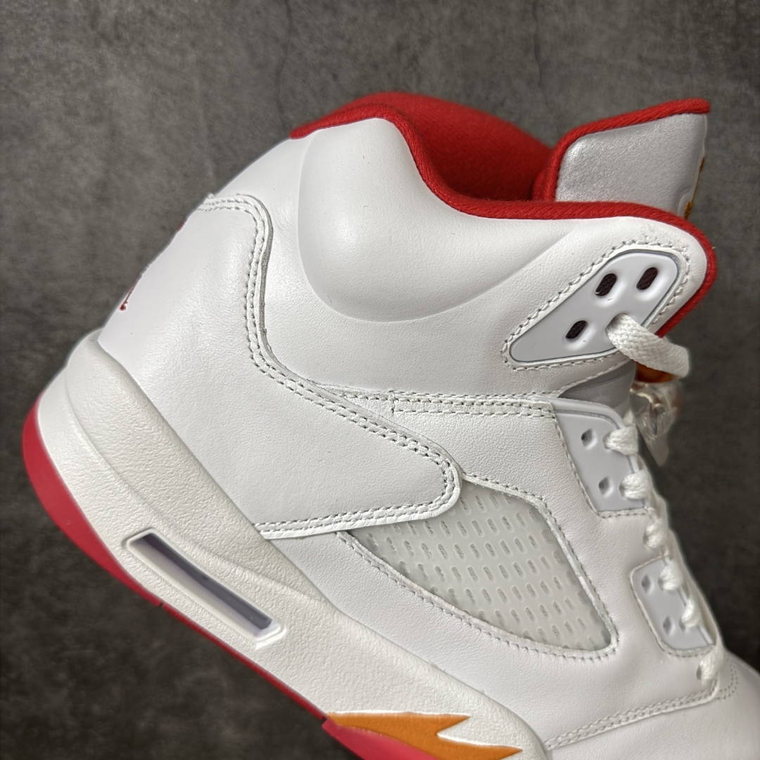 图片[7]-【KZ纯原】Air Jordan 5 Retro \”Sunset\” 高帮 复刻日落橙 AJ5 乔丹5代 aj5 乔5 高邦 复刻白红橙 乔丹篮球鞋系列 鞋款整体以鲜明的白色、日落橙、火焰红及黑色组合，精准还原了鞋迷记忆中的那份活力。鞋面主要以光滑白色皮革构成，搭配半透明网布面板以及带有橙色Jumpman Logo标志的反光3M鞋舌；火焰红色点缀于鞋内衬、后跟Jumpman Logos标识，而中底上的鲨鱼齿日落橙色调不仅赋予了鞋款温暖的视觉效果，更成为了其命名的由来。最后白色中底搭配红色半透明水晶橡胶外底及黑色Jfumpman Logo完善整体设计收尾。 货号：IV5678-102（2026.07发售） 尺码：36 36.5 37.5 38 38.5 39 40 40.5 41 42 42.5 43 44 44.5 45 46 47.5-选品中心