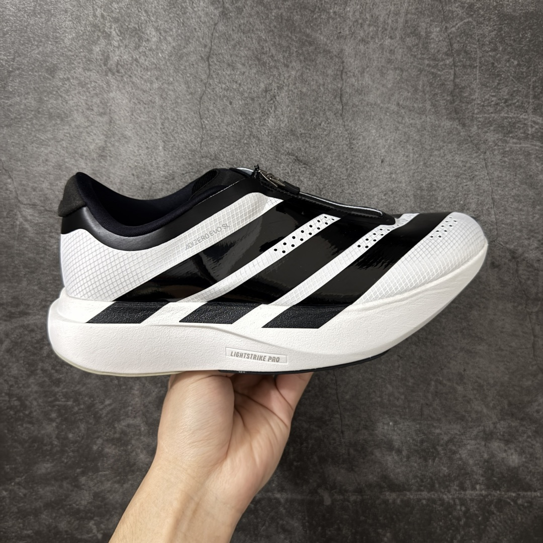 【纯原版】AD ADIZERO EVO SL ZIP M 阿迪超轻透气缓震跑鞋 以令人难以置信的138克重量,刷新了跑鞋轻量化的记录,阿迪在材料科学和工艺技术上的深厚积累。 全新鞋款采用Lightweight Upper材料,让穿着者几乎能够体验到一种\”裸足\”的感觉 货号:KH9623 尺码:36-45 X-选品中心