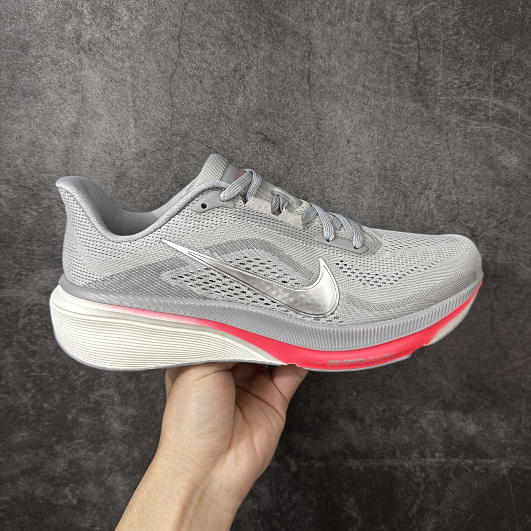 【RS纯原】Nike Air Zoom Pegasus 42 登月42代超级飞马系列马拉松跑步鞋 IB1873-004 平台专供 充正品质 原材料打造 中底搭载前Zoom+全掌React配置 全部原鞋开发打造 所有细节全部同步原版 全新一代拥有 Zoom Air 一如既往的稳定感和流畅感 鞋面采用工程网眼设计 为特定高热区域营造出色透气性 进一步增加鞋面的穿孔数量 让足部能够快速散热 中足搭配 Flywire 飞线 在高速运动时营造舒适稳定的贴合感 内置Zoon气垫加持 动力十足！ 尺码： 36-45-选品中心