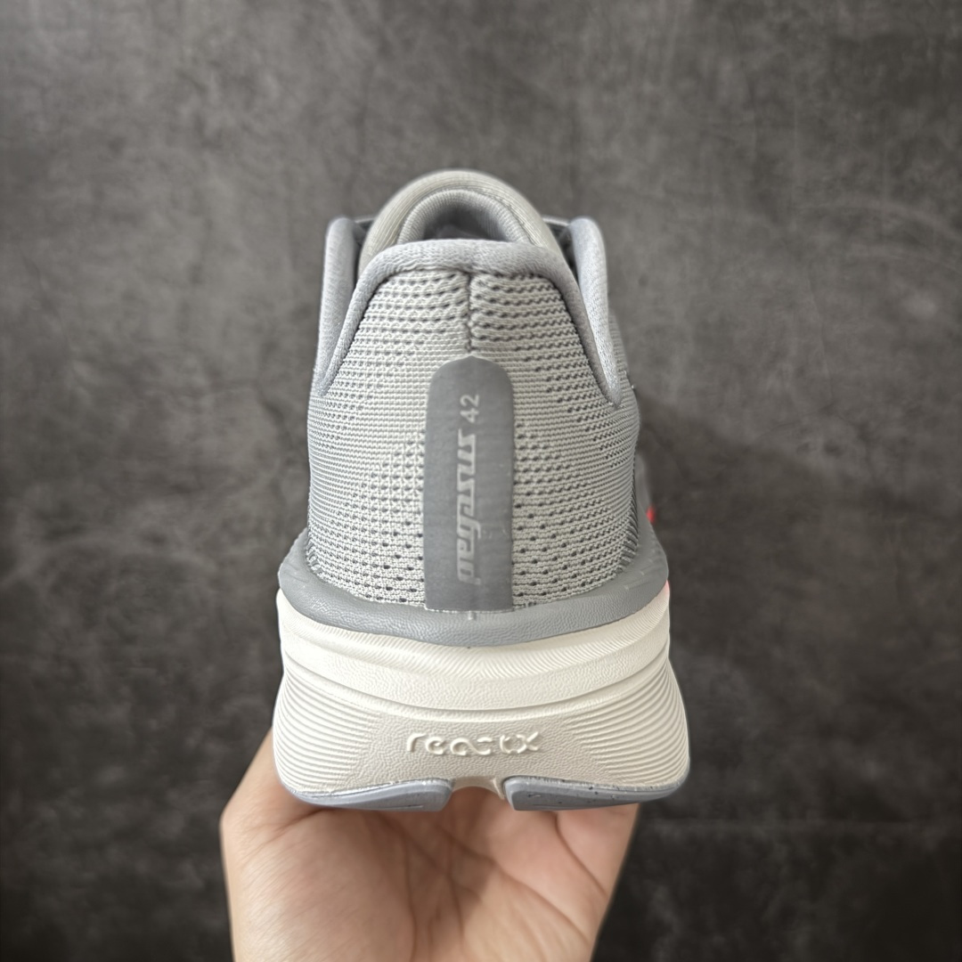 图片[4]-【RS纯原】Nike Air Zoom Pegasus 42 登月42代超级飞马系列马拉松跑步鞋 IB1873-004 平台专供 充正品质 原材料打造 中底搭载前Zoom+全掌React配置 全部原鞋开发打造 所有细节全部同步原版 全新一代拥有 Zoom Air 一如既往的稳定感和流畅感 鞋面采用工程网眼设计 为特定高热区域营造出色透气性 进一步增加鞋面的穿孔数量 让足部能够快速散热 中足搭配 Flywire 飞线 在高速运动时营造舒适稳定的贴合感 内置Zoon气垫加持 动力十足！ 尺码： 36-45-选品中心