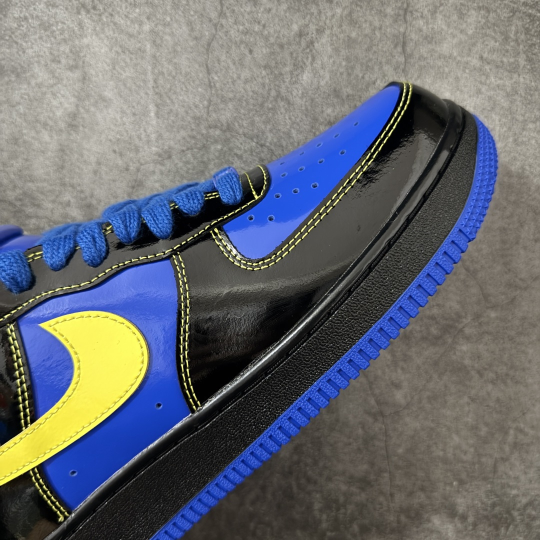 图片[6]-【Top纯原】Central Cee x Nike Air Force 1 Low \”Dark Beetroot\” 联名款 空军低帮休闲板鞋 整双鞋采用黑蓝漆皮打造，搭配黄色点缀与简洁的色块拼接，形成强烈视觉反差。经典的 Air Force 1 鞋型轮廓得以保留，而鞋面质感的升级让整体线条更显利落，使其更偏向潮流造型单品，而非日常实用鞋款。 货号： IQ1402-010 尺码：40 40.5 41 42 42.5 43 44 44.5 45 46 47.5-选品中心
