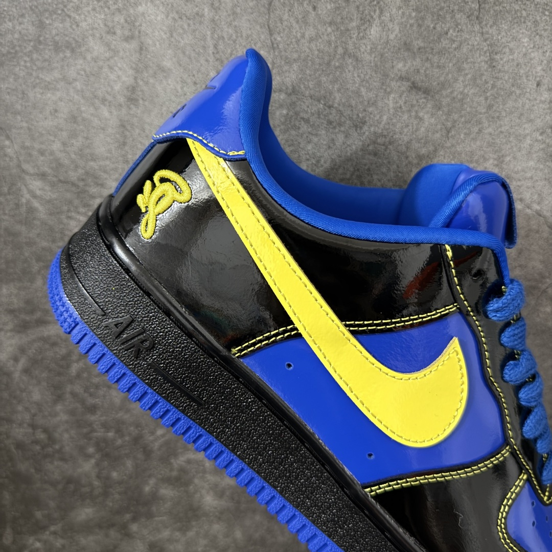 图片[7]-【Top纯原】Central Cee x Nike Air Force 1 Low \”Dark Beetroot\” 联名款 空军低帮休闲板鞋 整双鞋采用黑蓝漆皮打造，搭配黄色点缀与简洁的色块拼接，形成强烈视觉反差。经典的 Air Force 1 鞋型轮廓得以保留，而鞋面质感的升级让整体线条更显利落，使其更偏向潮流造型单品，而非日常实用鞋款。 货号： IQ1402-010 尺码：40 40.5 41 42 42.5 43 44 44.5 45 46 47.5-选品中心