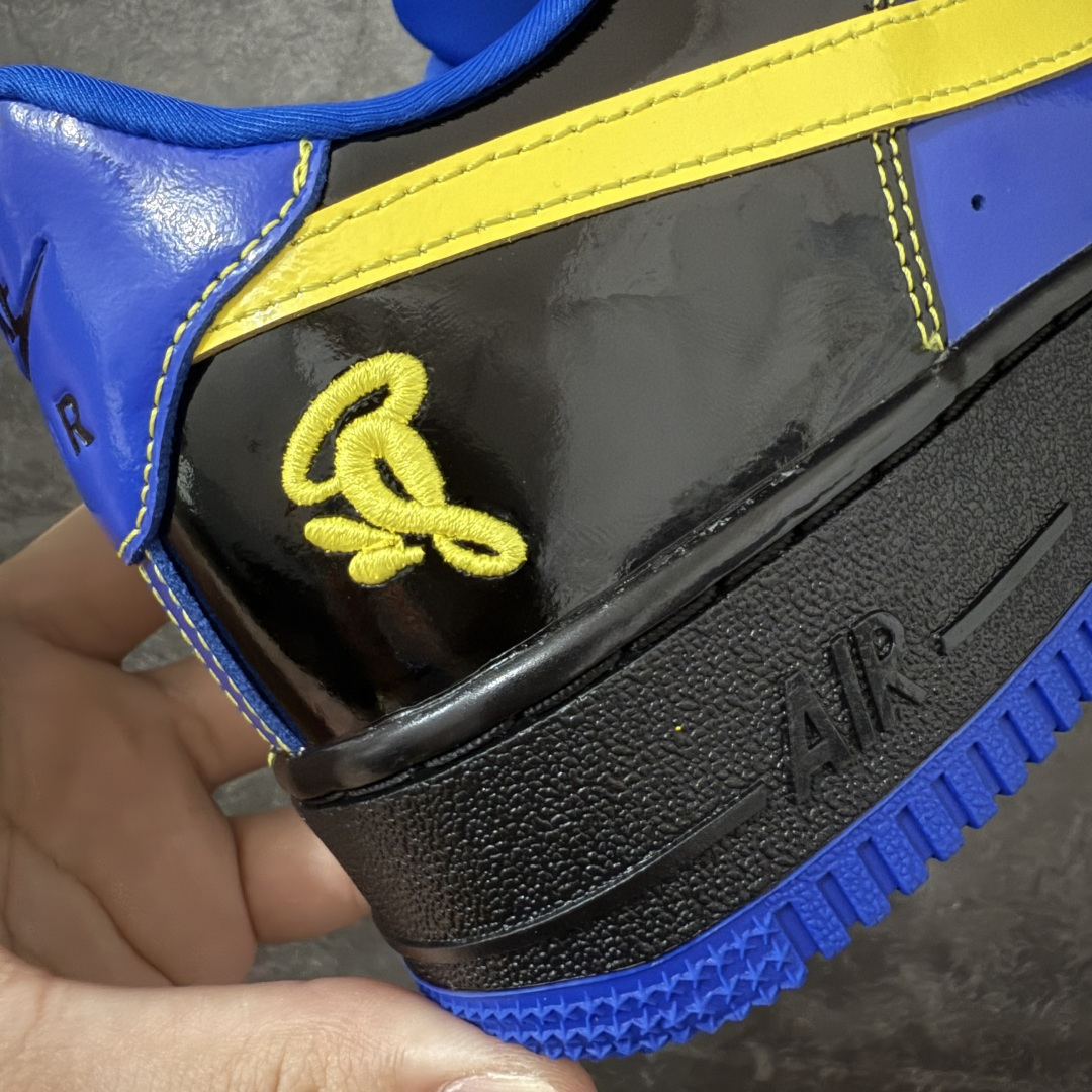 图片[3]-【Top纯原】Central Cee x Nike Air Force 1 Low \”Dark Beetroot\” 联名款 空军低帮休闲板鞋 整双鞋采用黑蓝漆皮打造，搭配黄色点缀与简洁的色块拼接，形成强烈视觉反差。经典的 Air Force 1 鞋型轮廓得以保留，而鞋面质感的升级让整体线条更显利落，使其更偏向潮流造型单品，而非日常实用鞋款。 货号： IQ1402-010 尺码：40 40.5 41 42 42.5 43 44 44.5 45 46 47.5-选品中心