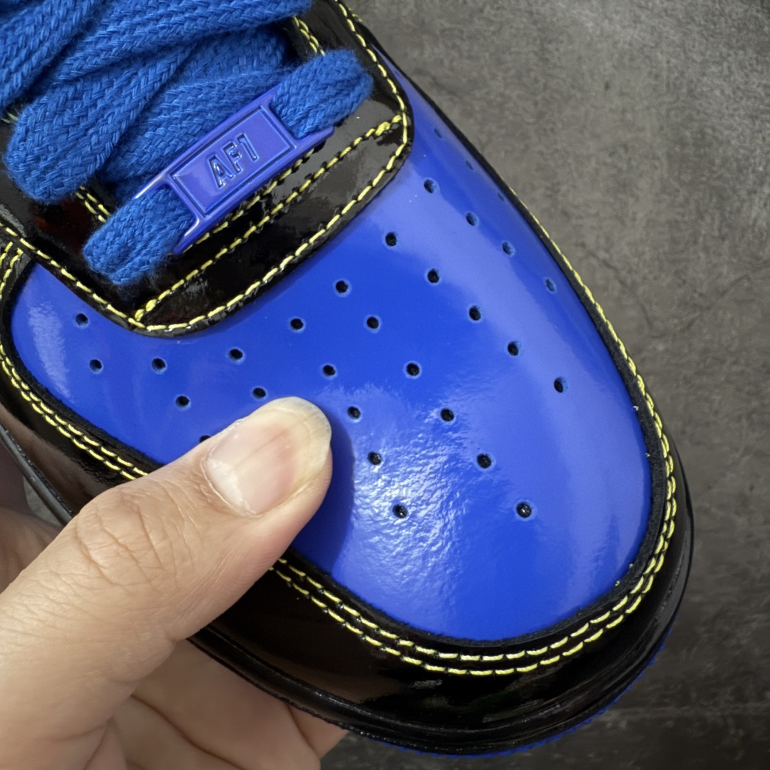 图片[5]-【Top纯原】Central Cee x Nike Air Force 1 Low \”Dark Beetroot\” 联名款 空军低帮休闲板鞋 整双鞋采用黑蓝漆皮打造，搭配黄色点缀与简洁的色块拼接，形成强烈视觉反差。经典的 Air Force 1 鞋型轮廓得以保留，而鞋面质感的升级让整体线条更显利落，使其更偏向潮流造型单品，而非日常实用鞋款。 货号： IQ1402-010 尺码：40 40.5 41 42 42.5 43 44 44.5 45 46 47.5-选品中心