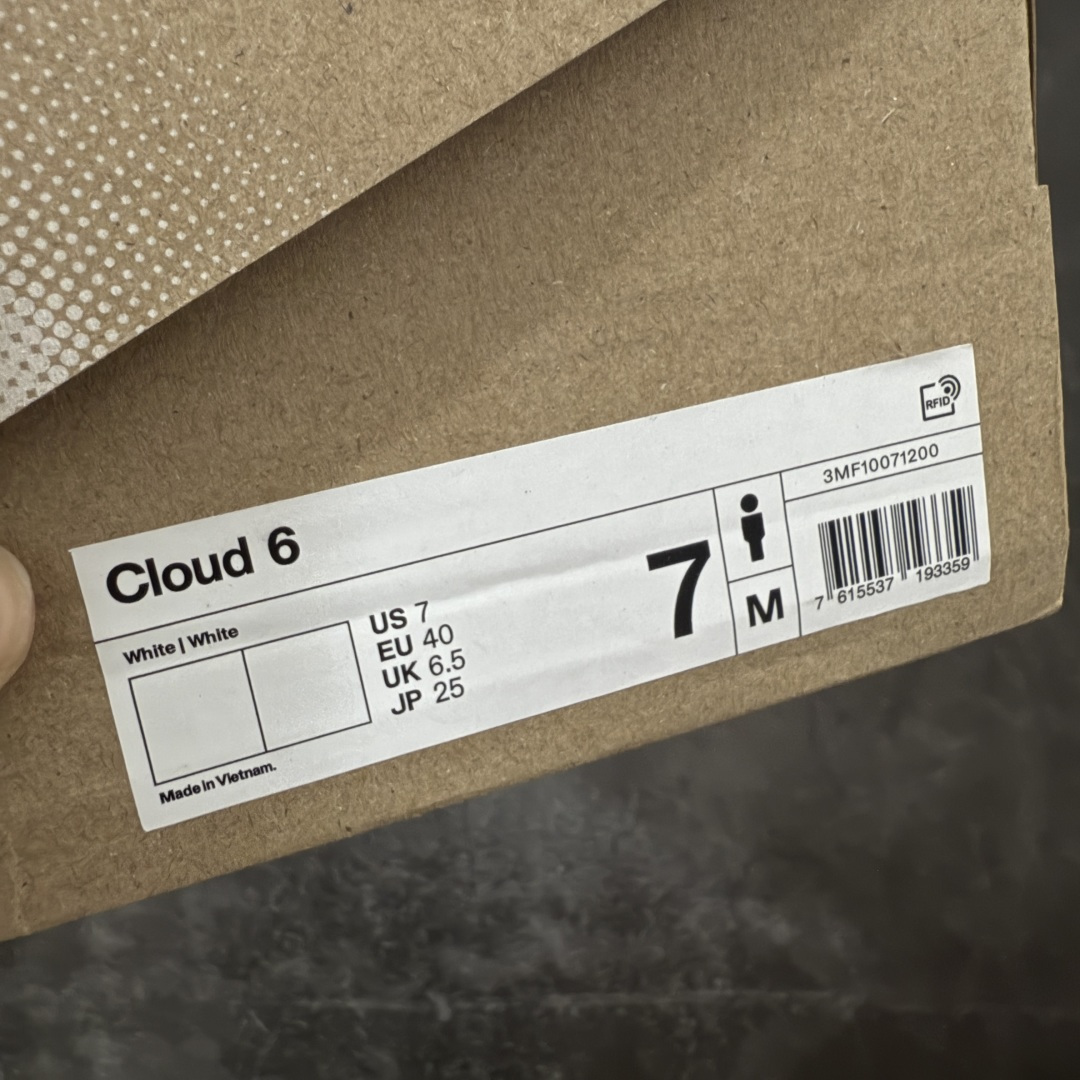 图片[11]-【LW版本】瑞士运动品牌 昂跑 ON Running Cloud 6 克劳德低帮轻量舒适休闲运动鞋 市场最高版 区别通货 鞋面材质：采用100%再生聚酯打造的工程网眼鞋面，运用原抽色纱染色工艺，不仅环保，还具备良好的透气性，能让双脚保持干爽。 – 中底科技：中底为尼龙混纺全掌式速度版，搭配50%生物基环保材料打造的Zero-Gravity零重力泡棉，脚感偏硬弹，支撑性不错，能有效吸收地面冲击力，提供良好的缓震效果。 – 鞋带设计：配备了弹力收束的免鞋带系统，可实现一脚蹬穿脱，十分方便，同时也配有传统鞋带，满足不同用户需求。 货号：3MF10071200 尺码：39-46-选品中心