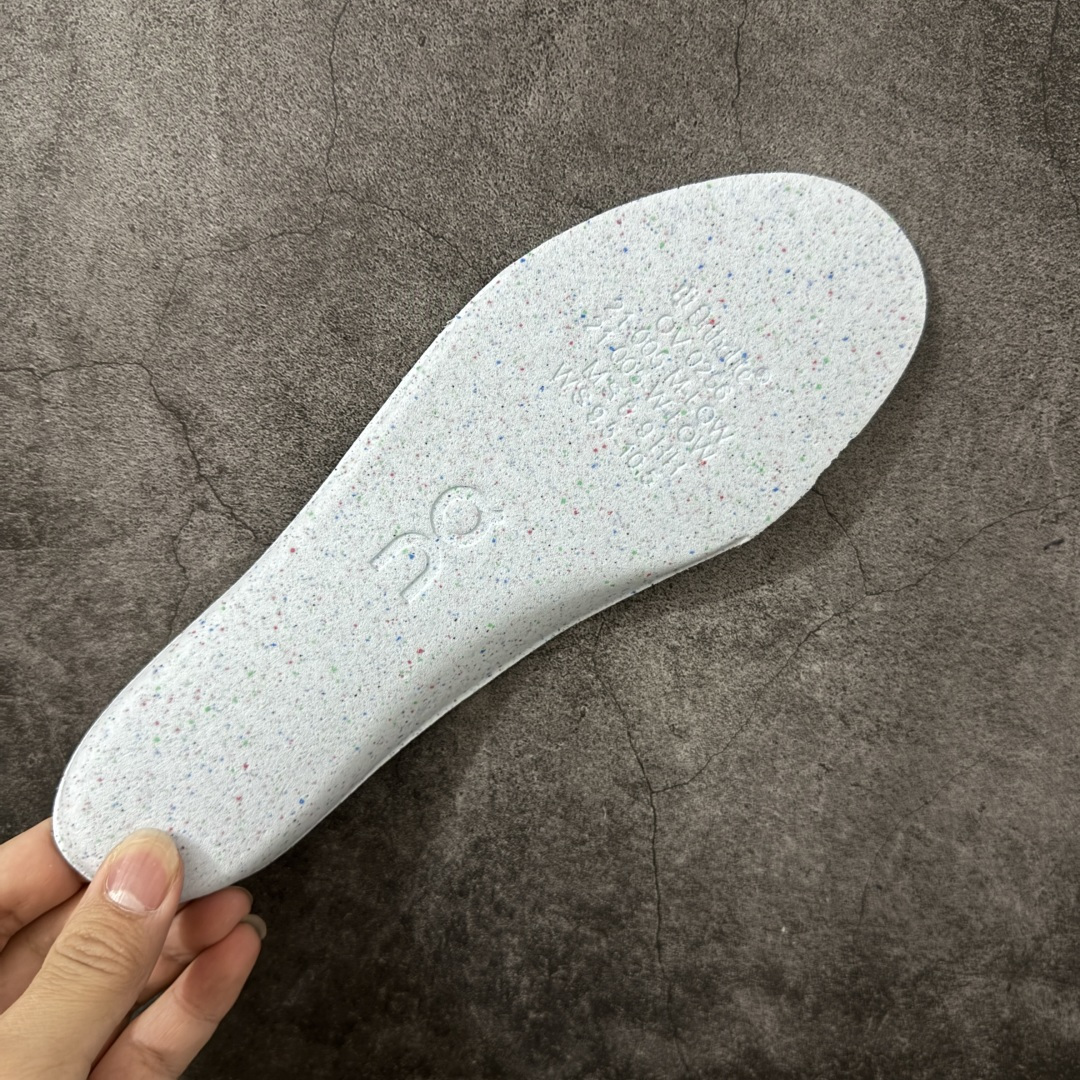 图片[10]-【LW版本】瑞士运动品牌 昂跑 ON Running Cloud 6 克劳德低帮轻量舒适休闲运动鞋 市场最高版 区别通货 鞋面材质：采用100%再生聚酯打造的工程网眼鞋面，运用原抽色纱染色工艺，不仅环保，还具备良好的透气性，能让双脚保持干爽。 – 中底科技：中底为尼龙混纺全掌式速度版，搭配50%生物基环保材料打造的Zero-Gravity零重力泡棉，脚感偏硬弹，支撑性不错，能有效吸收地面冲击力，提供良好的缓震效果。 – 鞋带设计：配备了弹力收束的免鞋带系统，可实现一脚蹬穿脱，十分方便，同时也配有传统鞋带，满足不同用户需求。 货号：3MF10071043 尺码：39-46-选品中心