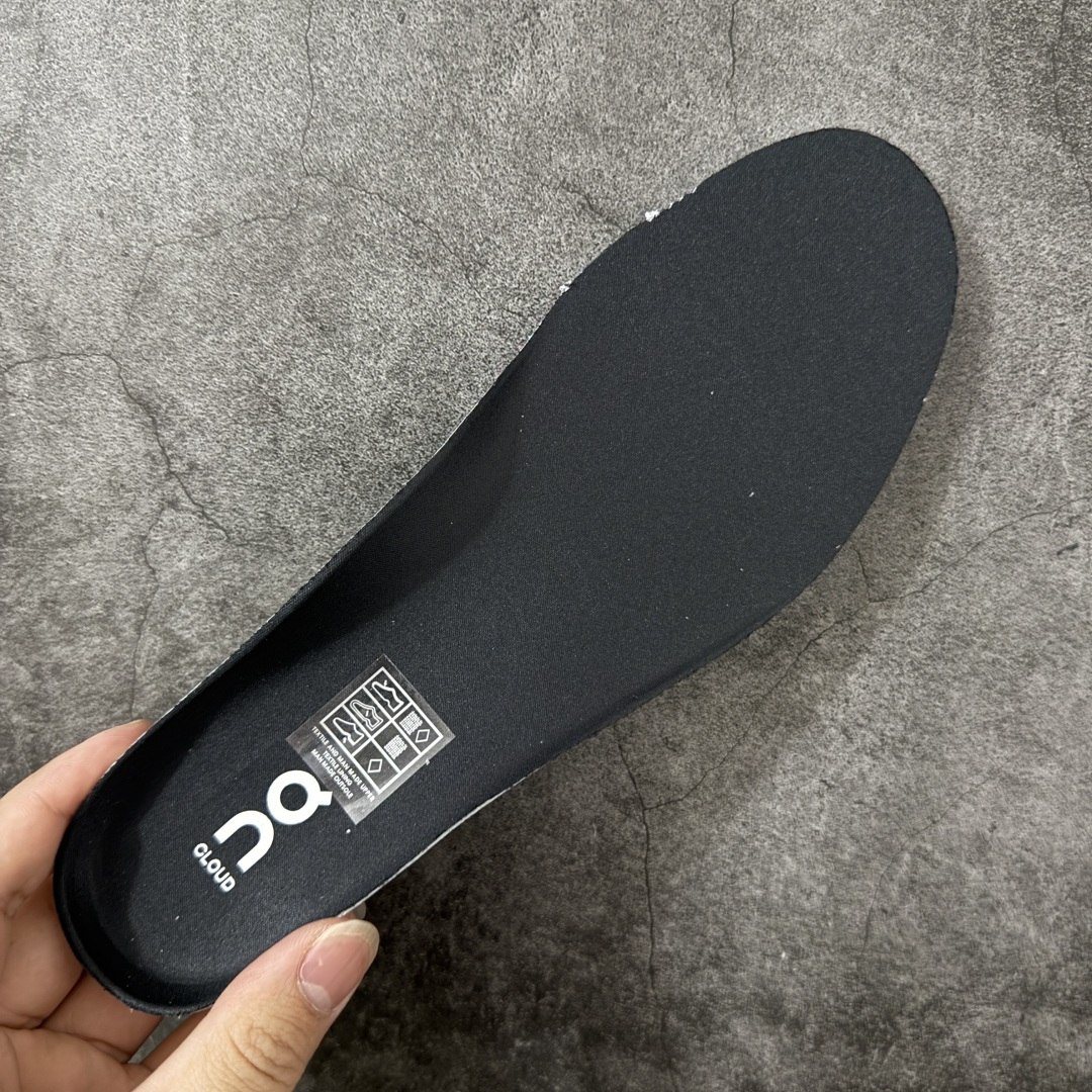 图片[9]-【LW版本】瑞士运动品牌 昂跑 ON Running Cloud 6 克劳德低帮轻量舒适休闲运动鞋 市场最高版 区别通货 鞋面材质：采用100%再生聚酯打造的工程网眼鞋面，运用原抽色纱染色工艺，不仅环保，还具备良好的透气性，能让双脚保持干爽。 – 中底科技：中底为尼龙混纺全掌式速度版，搭配50%生物基环保材料打造的Zero-Gravity零重力泡棉，脚感偏硬弹，支撑性不错，能有效吸收地面冲击力，提供良好的缓震效果。 – 鞋带设计：配备了弹力收束的免鞋带系统，可实现一脚蹬穿脱，十分方便，同时也配有传统鞋带，满足不同用户需求。 货号：3MF10071043 尺码：39-46-选品中心