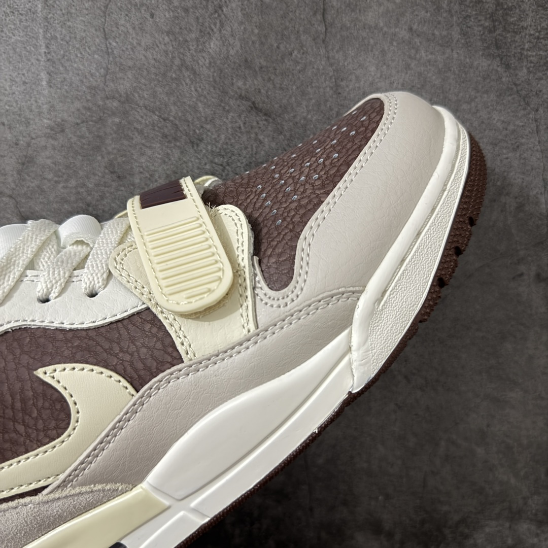 图片[6]-【纯原N版】Air Jordan Legacy AJ312 Low 低帮复古篮球鞋 IV3217-211 市场最强独一档产物 全套原纸板楦头开发 原厂大底磨具加持立体防滑纹理 原档数据后跟TPU子母扣魔术贴 原装可视Air Sole气垫 原汁原味最完美的312代版型 唯一正确鞋头趴度弧度高度鞋身腰线 进口港宝加持 后跟自然饱满 全鞋荧光划线卡点 追求极致完美 每一双都是工艺品 多重QC质检 超越公司货的品控标准 实实在在的免检产品 鞋身采用了皮革材质打造 横跨鞋面的魔术贴十分吸睛 侧面的Swoosh Logo的一部分被鞋面遮挡了一部分 颇具玩味 魔术贴上标有NK标识 而鞋舌上是Jordan的经典红色飞翼Logo 后跟和鞋底均采用了AJ3的设计 后跟上同样也使用了经典的爆裂纹图案 尺码：36-47.5-选品中心