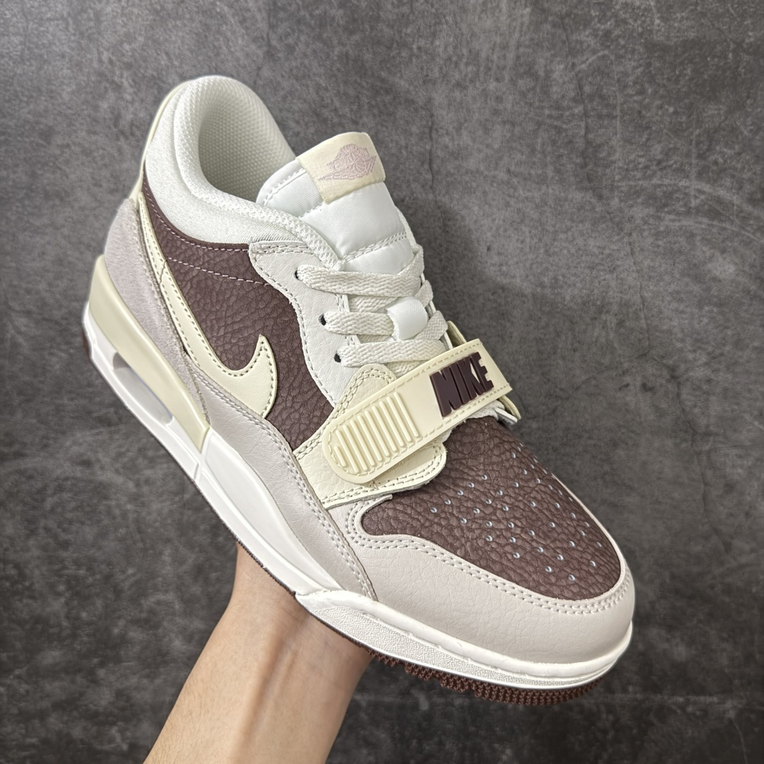 图片[3]-【纯原N版】Air Jordan Legacy AJ312 Low 低帮复古篮球鞋 IV3217-211 市场最强独一档产物 全套原纸板楦头开发 原厂大底磨具加持立体防滑纹理 原档数据后跟TPU子母扣魔术贴 原装可视Air Sole气垫 原汁原味最完美的312代版型 唯一正确鞋头趴度弧度高度鞋身腰线 进口港宝加持 后跟自然饱满 全鞋荧光划线卡点 追求极致完美 每一双都是工艺品 多重QC质检 超越公司货的品控标准 实实在在的免检产品 鞋身采用了皮革材质打造 横跨鞋面的魔术贴十分吸睛 侧面的Swoosh Logo的一部分被鞋面遮挡了一部分 颇具玩味 魔术贴上标有NK标识 而鞋舌上是Jordan的经典红色飞翼Logo 后跟和鞋底均采用了AJ3的设计 后跟上同样也使用了经典的爆裂纹图案 尺码：36-47.5-选品中心
