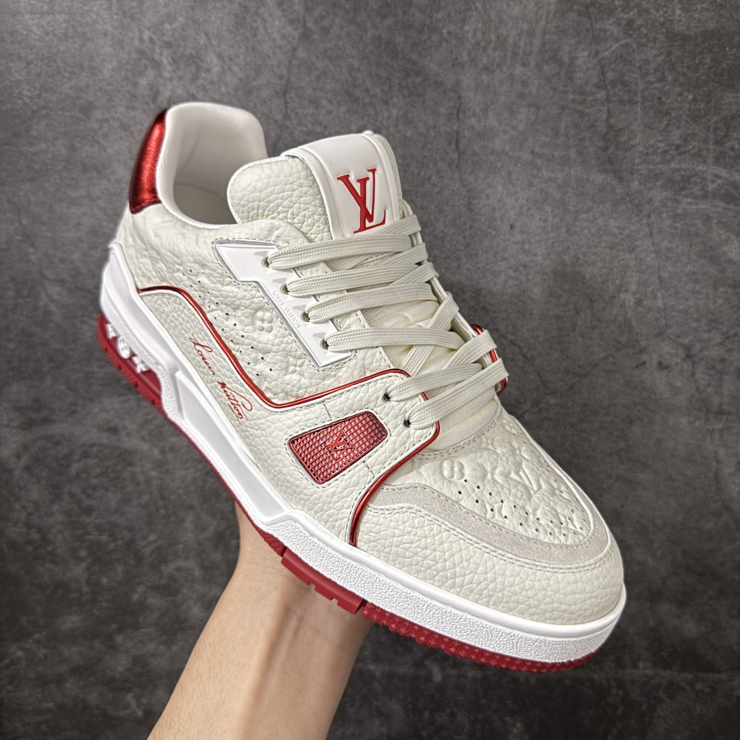 图片[3]-【纯原DM礼盒版】LV Louis Vuitton Trainer 低帮休闲板鞋 代购级别 ZP级全套包装 原版购入历时近两个月开发打造！ 经典多拼色超好看 原版完美楦型 调试了两个月 鞋面独家订制压纹粒面小牛皮 大底TPU、模具费2w+ 质感媲美原版 垫脚聚米微料加透气英伦网布 细节原版一致 ❗️请注意区分市面通货材料 版型 包装配件 尺码： 38 39 40 41 42 43 44 45 46-莆田鞋