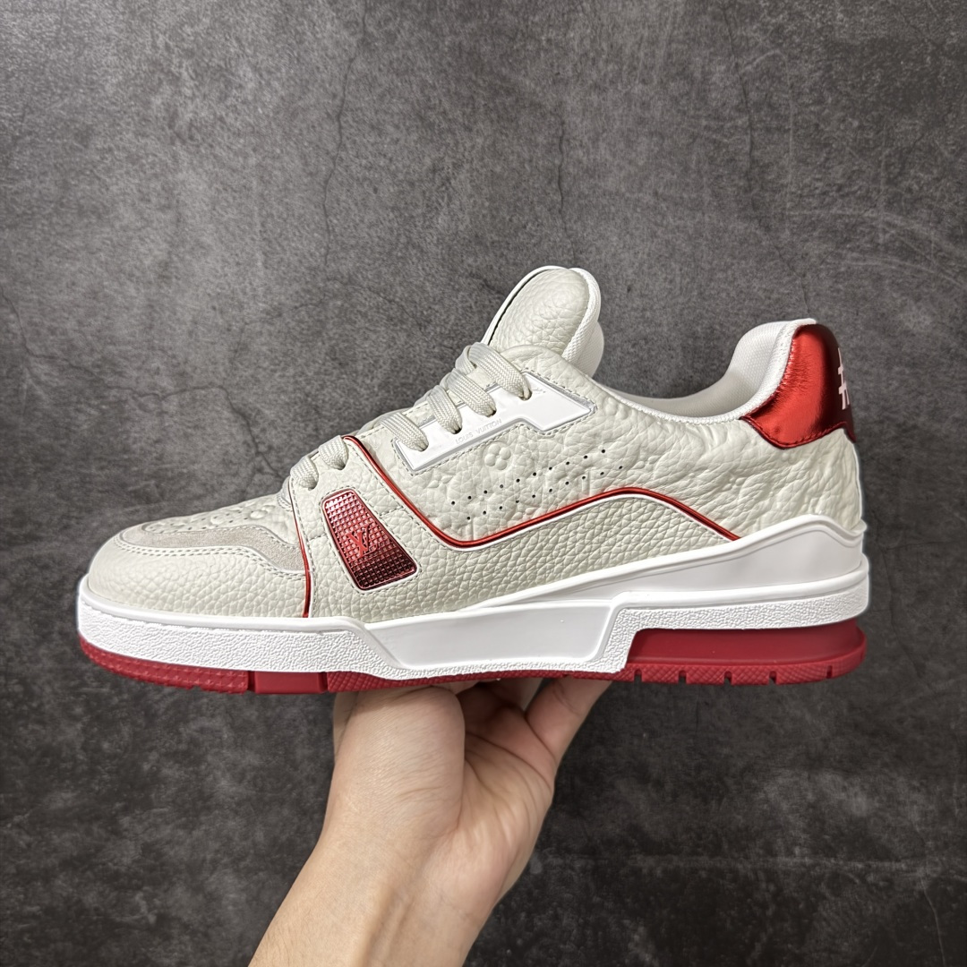 图片[2]-【纯原DM礼盒版】LV Louis Vuitton Trainer 低帮休闲板鞋 代购级别 ZP级全套包装 原版购入历时近两个月开发打造！ 经典多拼色超好看 原版完美楦型 调试了两个月 鞋面独家订制压纹粒面小牛皮 大底TPU、模具费2w+ 质感媲美原版 垫脚聚米微料加透气英伦网布 细节原版一致 ❗️请注意区分市面通货材料 版型 包装配件 尺码： 38 39 40 41 42 43 44 45 46-莆田鞋