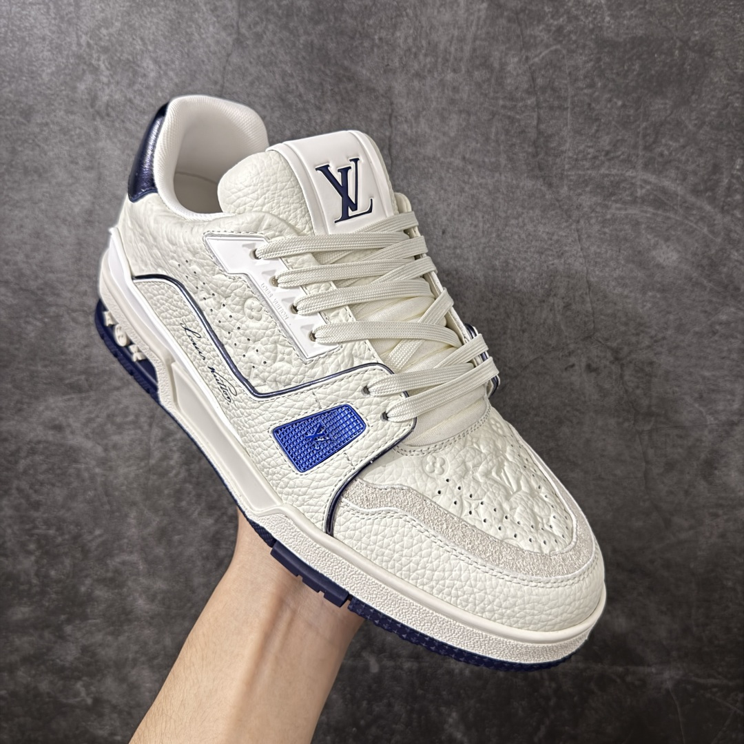 图片[3]-【纯原DM礼盒版】LV Louis Vuitton Trainer 低帮休闲板鞋 代购级别 ZP级全套包装 原版购入历时近两个月开发打造！ 经典多拼色超好看 原版完美楦型 调试了两个月 鞋面独家订制压纹粒面小牛皮 大底TPU、模具费2w+ 质感媲美原版 垫脚聚米微料加透气英伦网布 细节原版一致 ❗️请注意区分市面通货材料 版型 包装配件 尺码： 38 39 40 41 42 43 44 45 46-莆田鞋