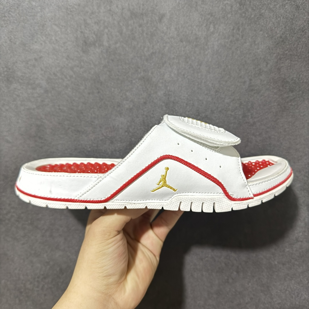 Air Jordan 12 Hydro Retro Slides 系列运动拖鞋经典的配色装扮 加上可调节