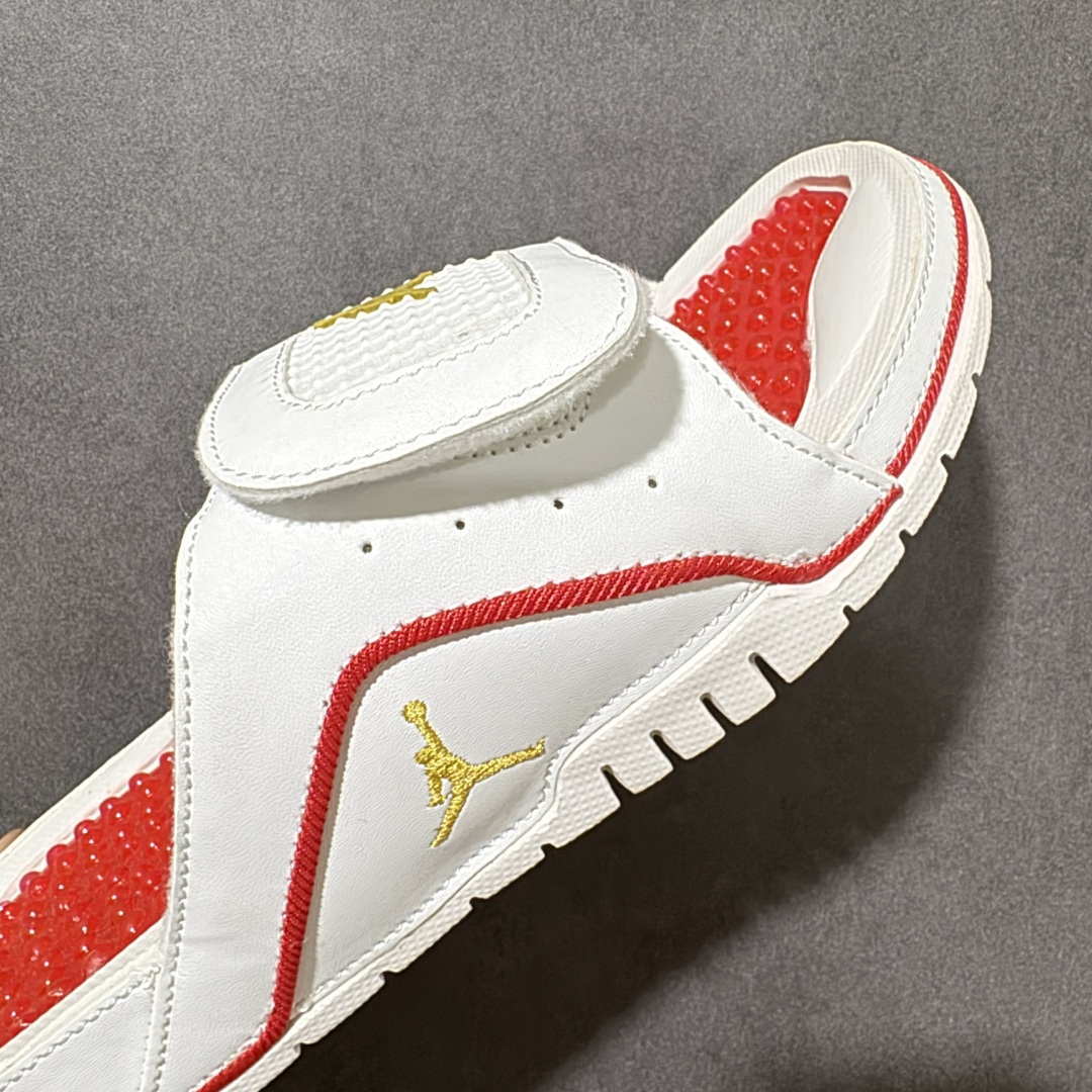 Air Jordan 12 Hydro Retro Slides 系列运动拖鞋经典的配色装扮 加上可调节