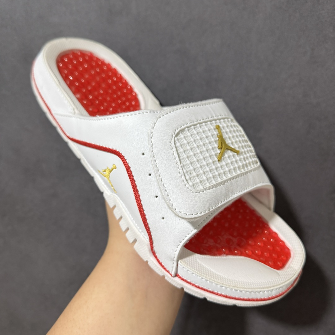 Air Jordan 12 Hydro Retro Slides 系列运动拖鞋经典的配色装扮 加上可调节
