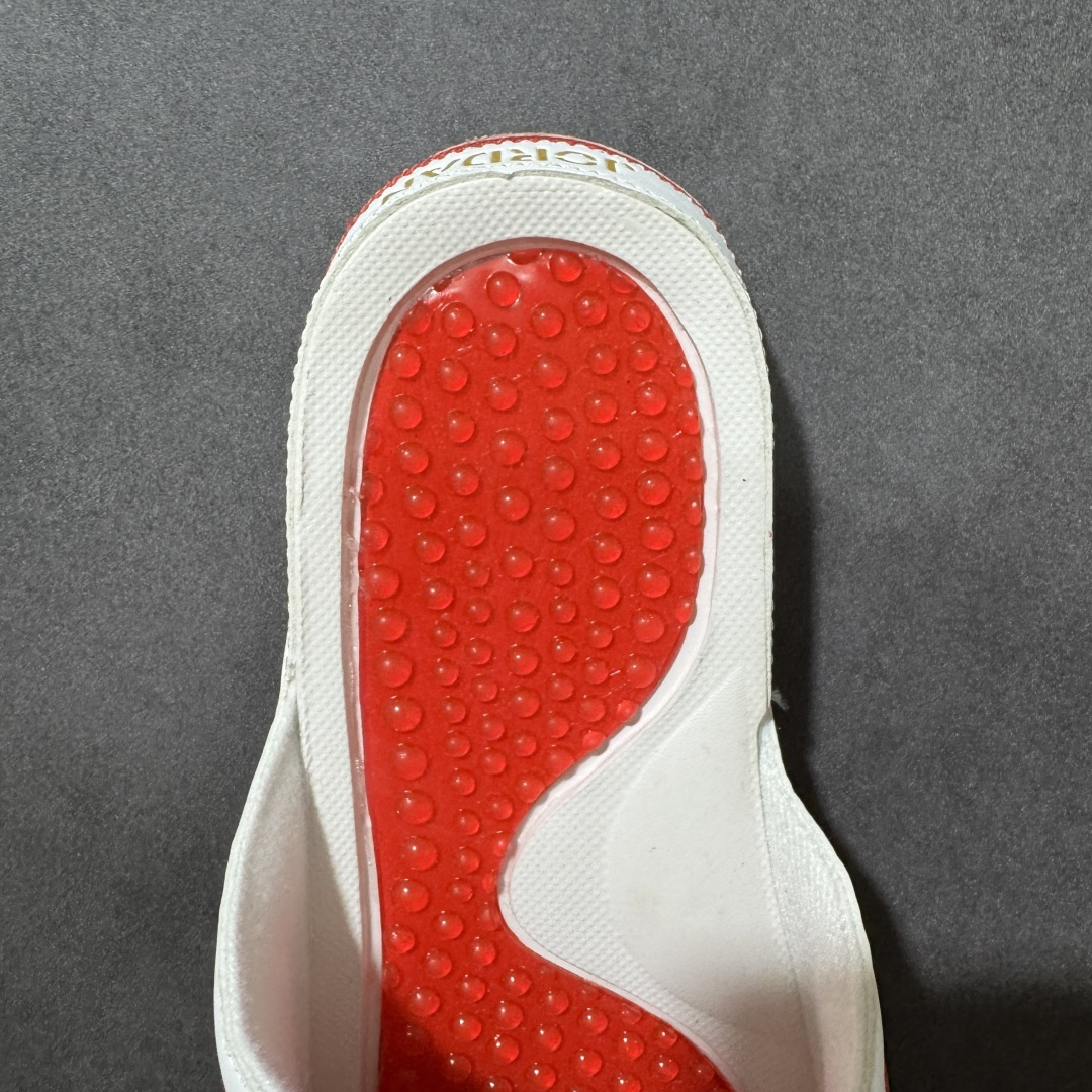 Air Jordan 12 Hydro Retro Slides 系列运动拖鞋经典的配色装扮 加上可调节