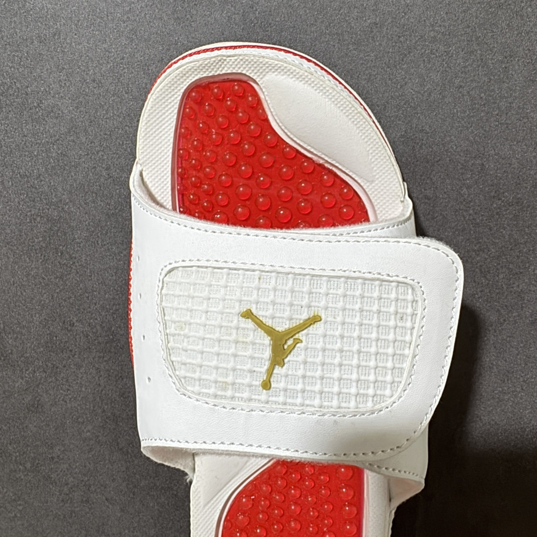 Air Jordan 12 Hydro Retro Slides 系列运动拖鞋经典的配色装扮 加上可调节
