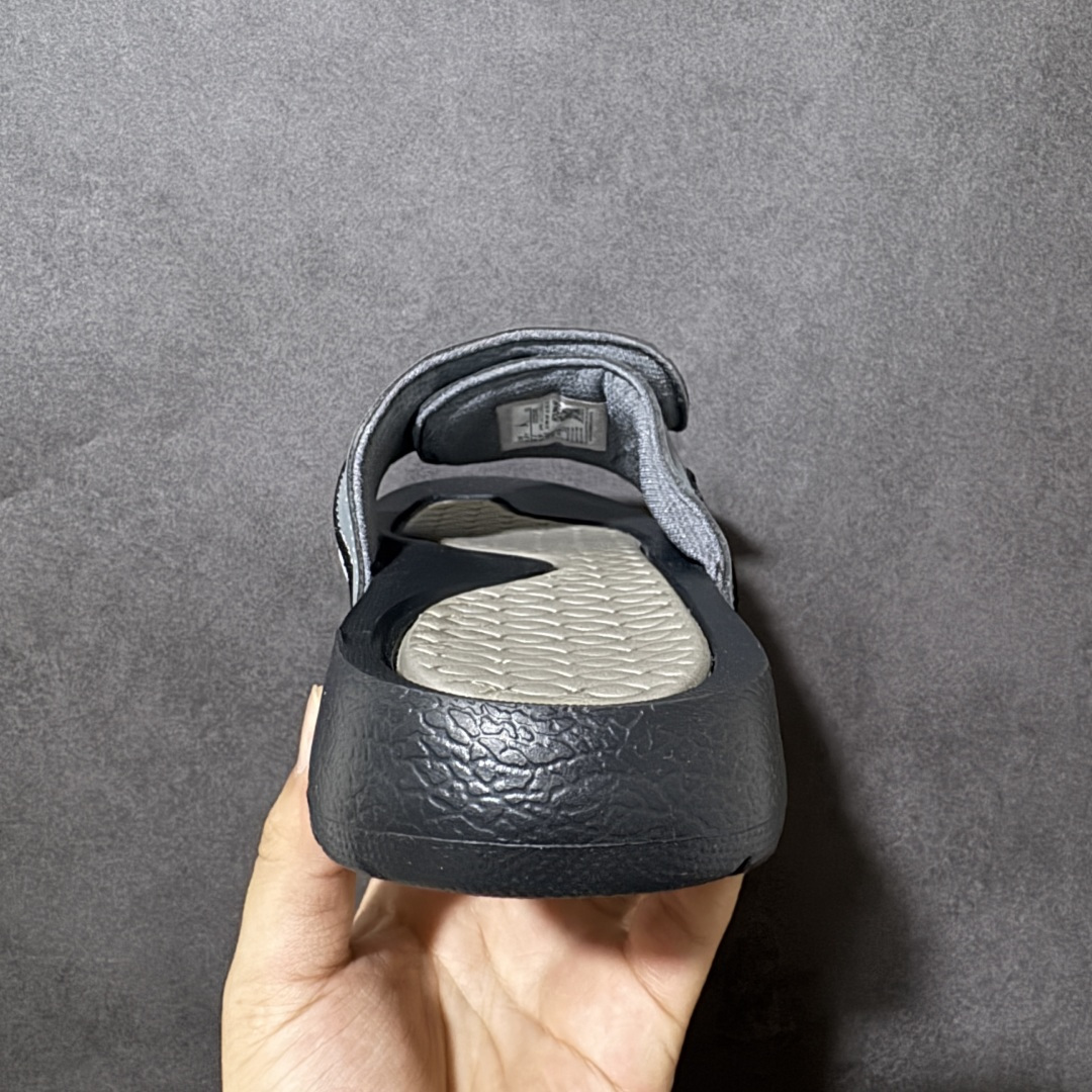 Air Jordan 12 Hydro Retro Slides 系列运动拖鞋经典的配色装扮 加上可调节