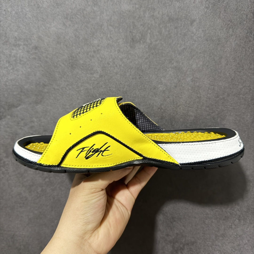 Air Jordan 12 Hydro Retro Slides 系列运动拖鞋经典的配色装扮 加上可调节