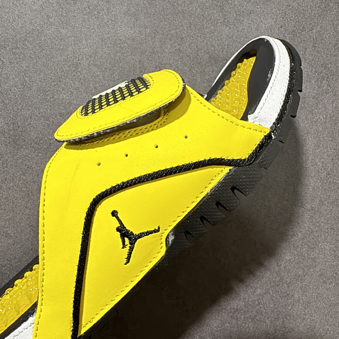 Air Jordan 12 Hydro Retro Slides 系列运动拖鞋经典的配色装扮 加上可调节