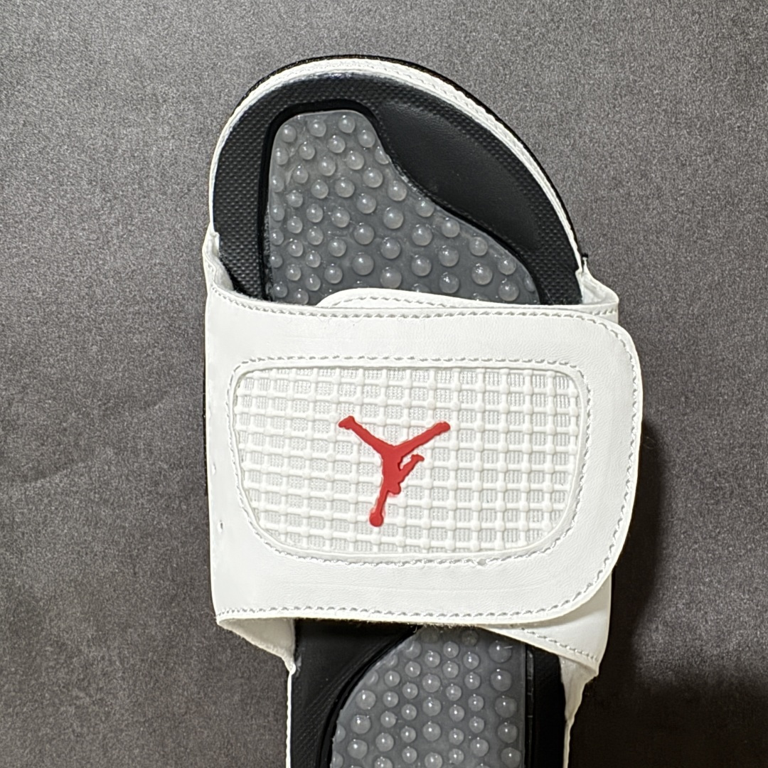 Air Jordan 12 Hydro Retro Slides 系列运动拖鞋经典的配色装扮 加上可调节