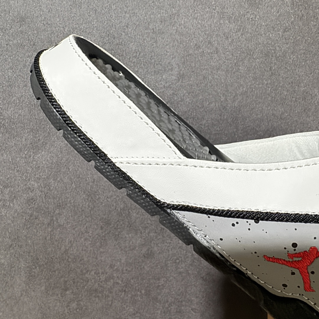 Air Jordan 12 Hydro Retro Slides 系列运动拖鞋经典的配色装扮 加上可调节