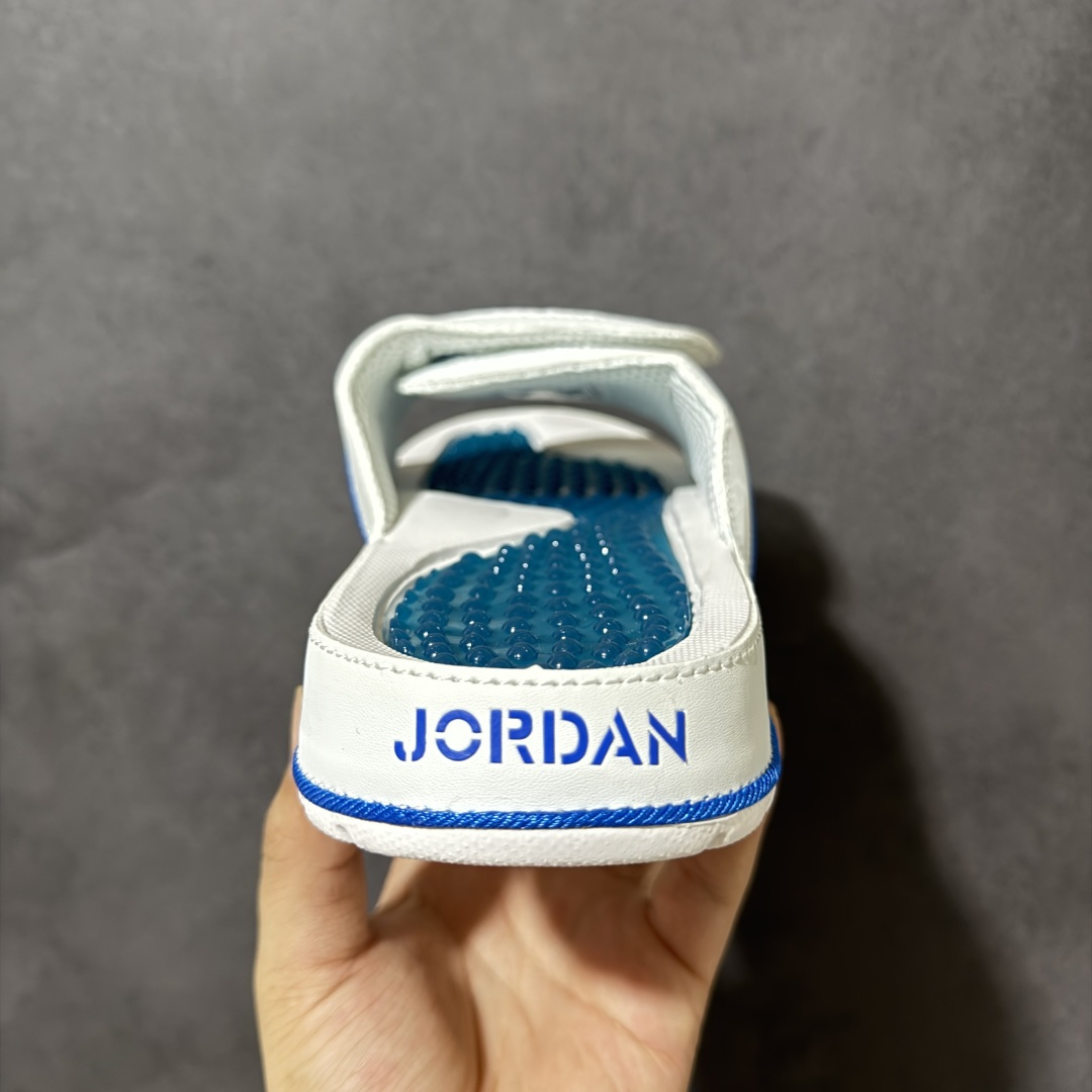 Air Jordan 12 Hydro Retro Slides 系列运动拖鞋经典的配色装扮 加上可调节