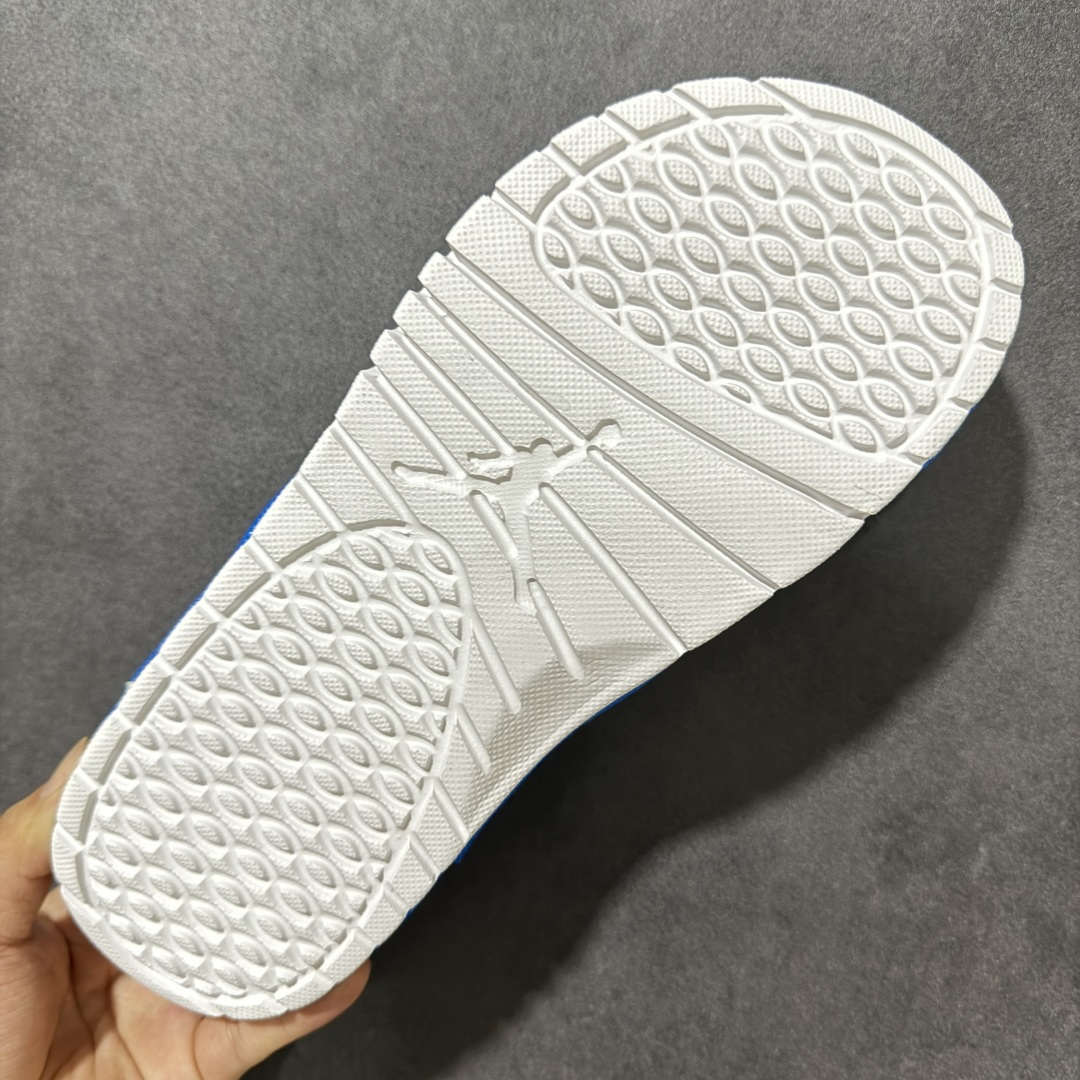 Air Jordan 12 Hydro Retro Slides 系列运动拖鞋经典的配色装扮 加上可调节