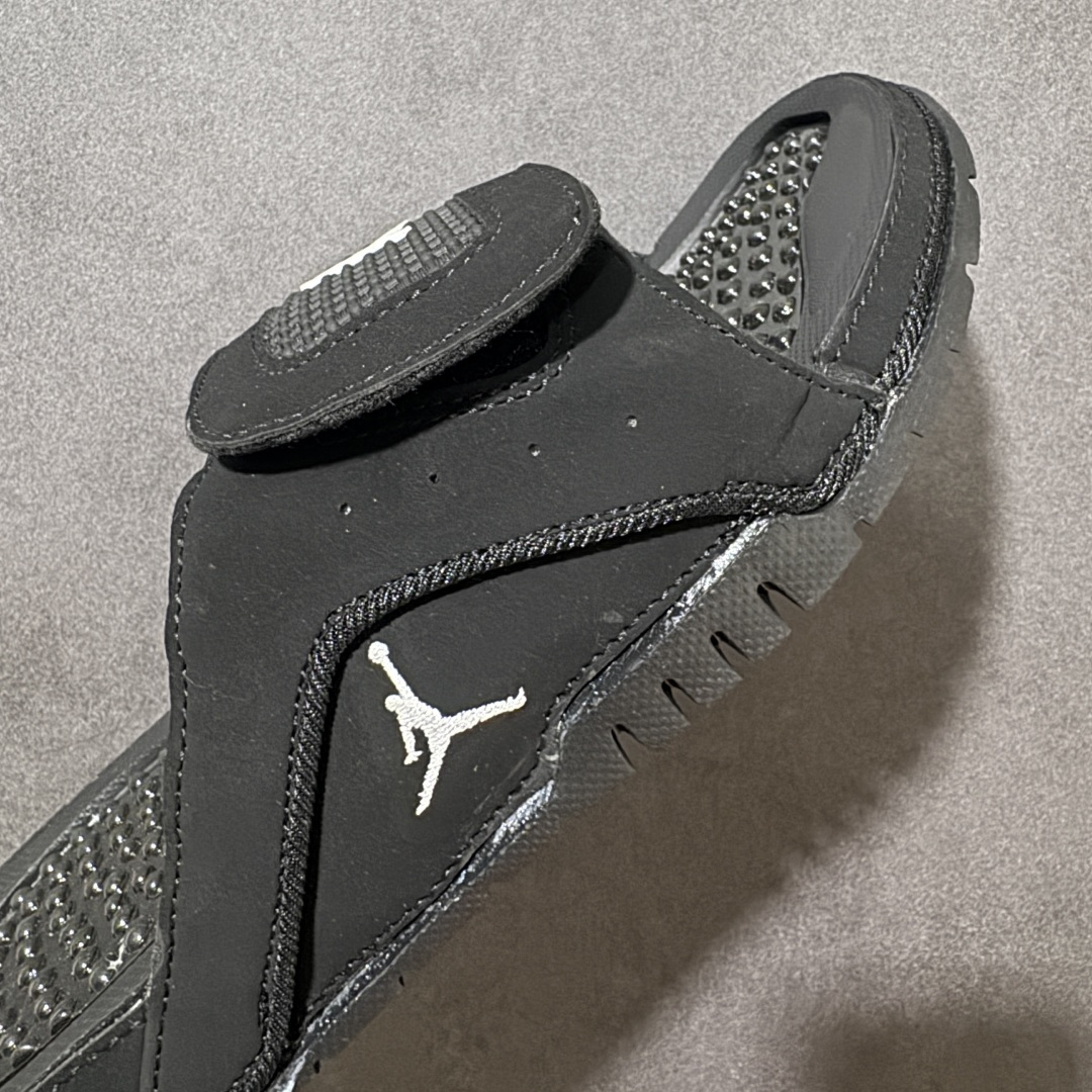 Air Jordan 12 Hydro Retro Slides 系列运动拖鞋经典的配色装扮 加上可调节