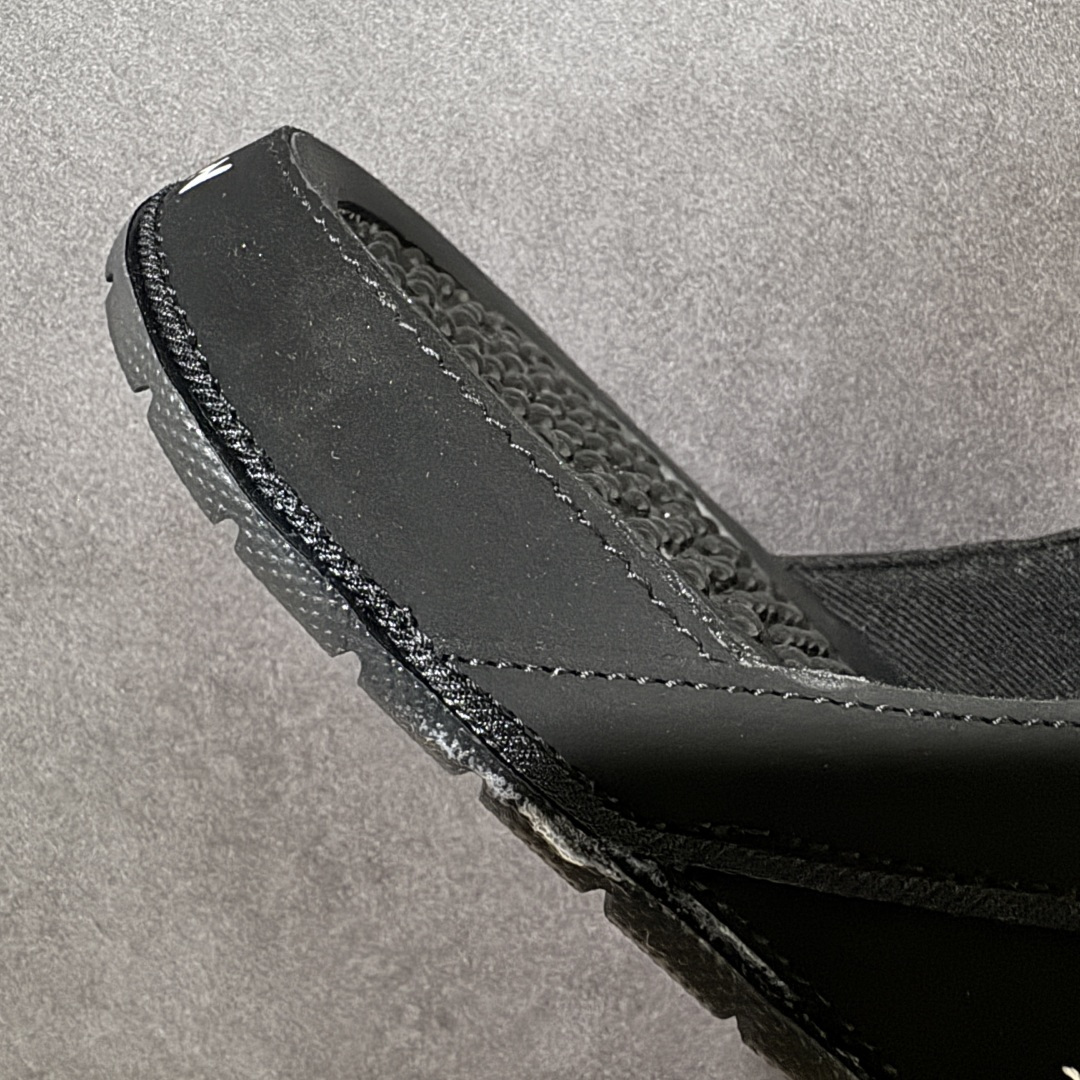 Air Jordan 12 Hydro Retro Slides 系列运动拖鞋经典的配色装扮 加上可调节