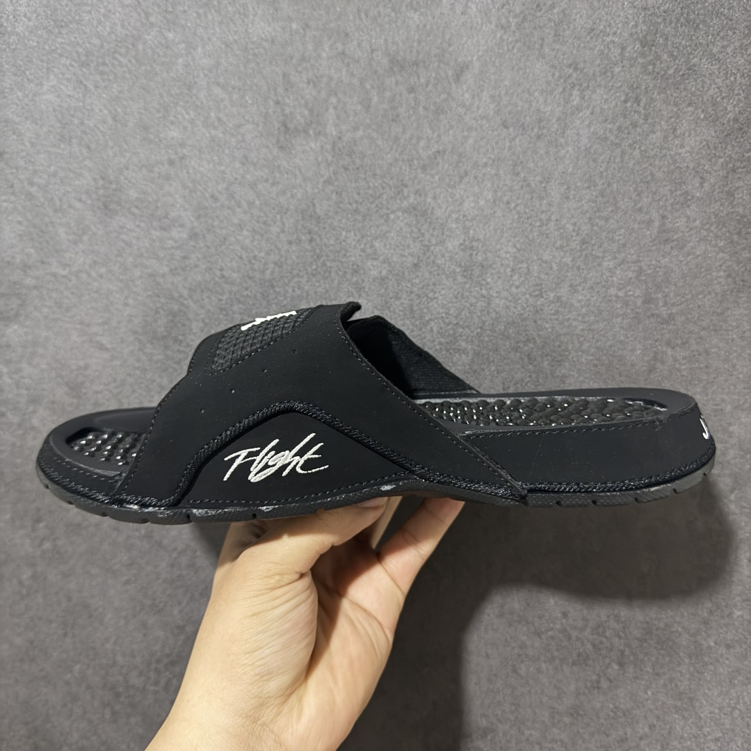 Air Jordan 12 Hydro Retro Slides 系列运动拖鞋经典的配色装扮 加上可调节
