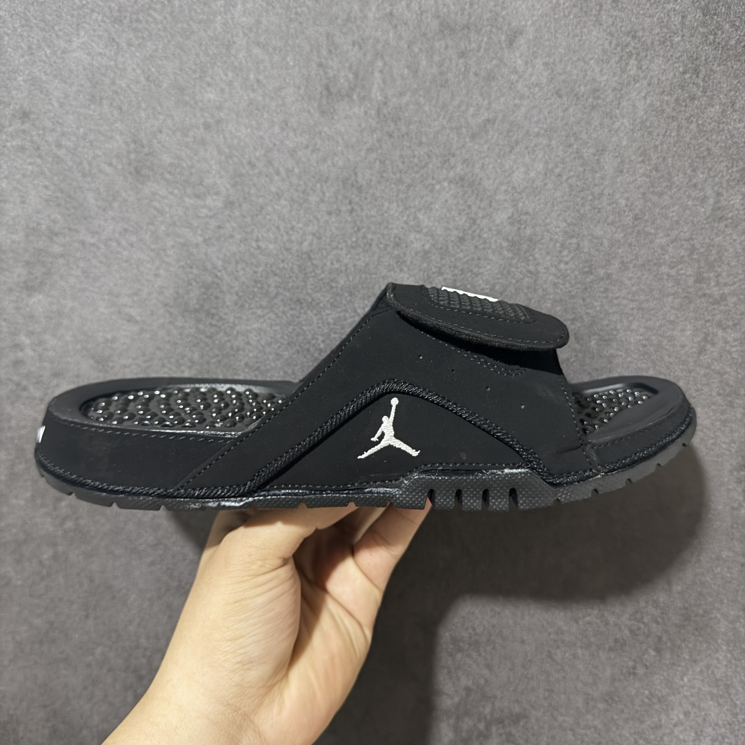 Air Jordan 12 Hydro Retro Slides 系列运动拖鞋经典的配色装扮 加上可调节