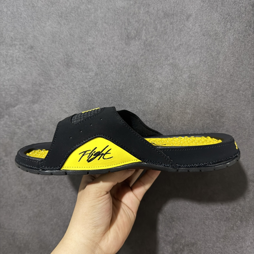 Air Jordan 12 Hydro Retro Slides 系列运动拖鞋经典的配色装扮 加上可调节