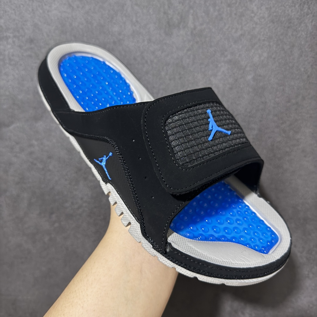 Air Jordan 12 Hydro Retro Slides 系列运动拖鞋经典的配色装扮 加上可调节