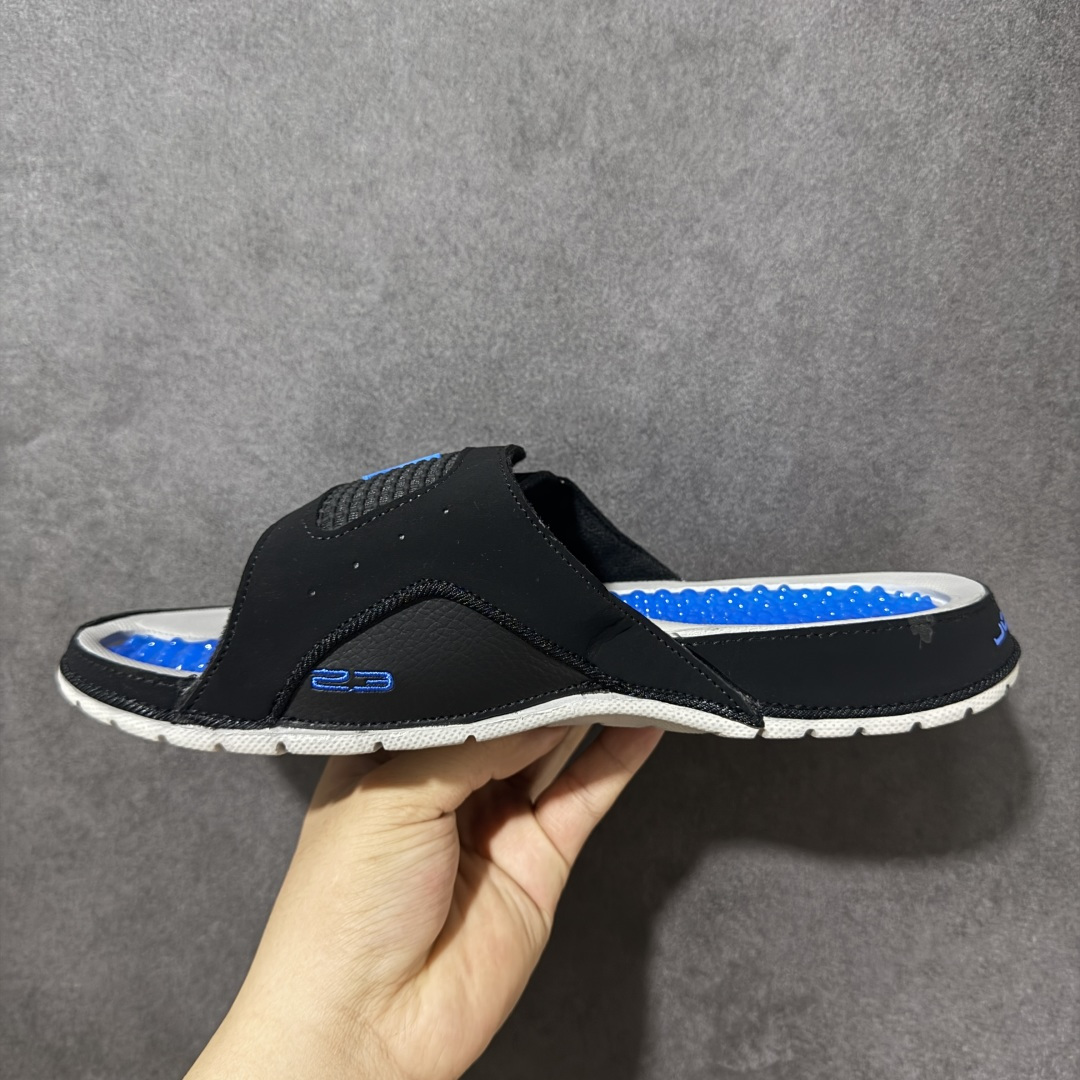 Air Jordan 12 Hydro Retro Slides 系列运动拖鞋经典的配色装扮 加上可调节