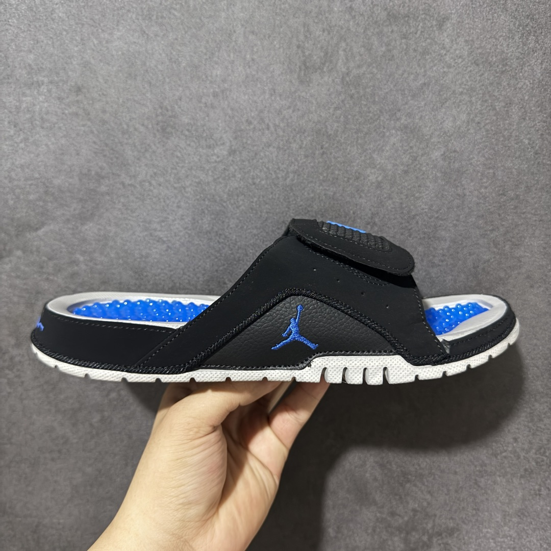 Air Jordan 12 Hydro Retro Slides 系列运动拖鞋经典的配色装扮 加上可调节