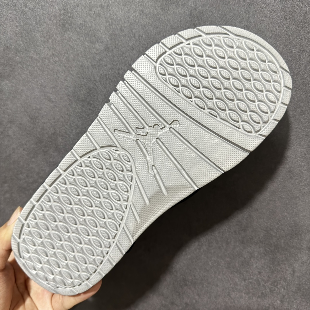 Air Jordan 12 Hydro Retro Slides 系列运动拖鞋经典的配色装扮 加上可调节
