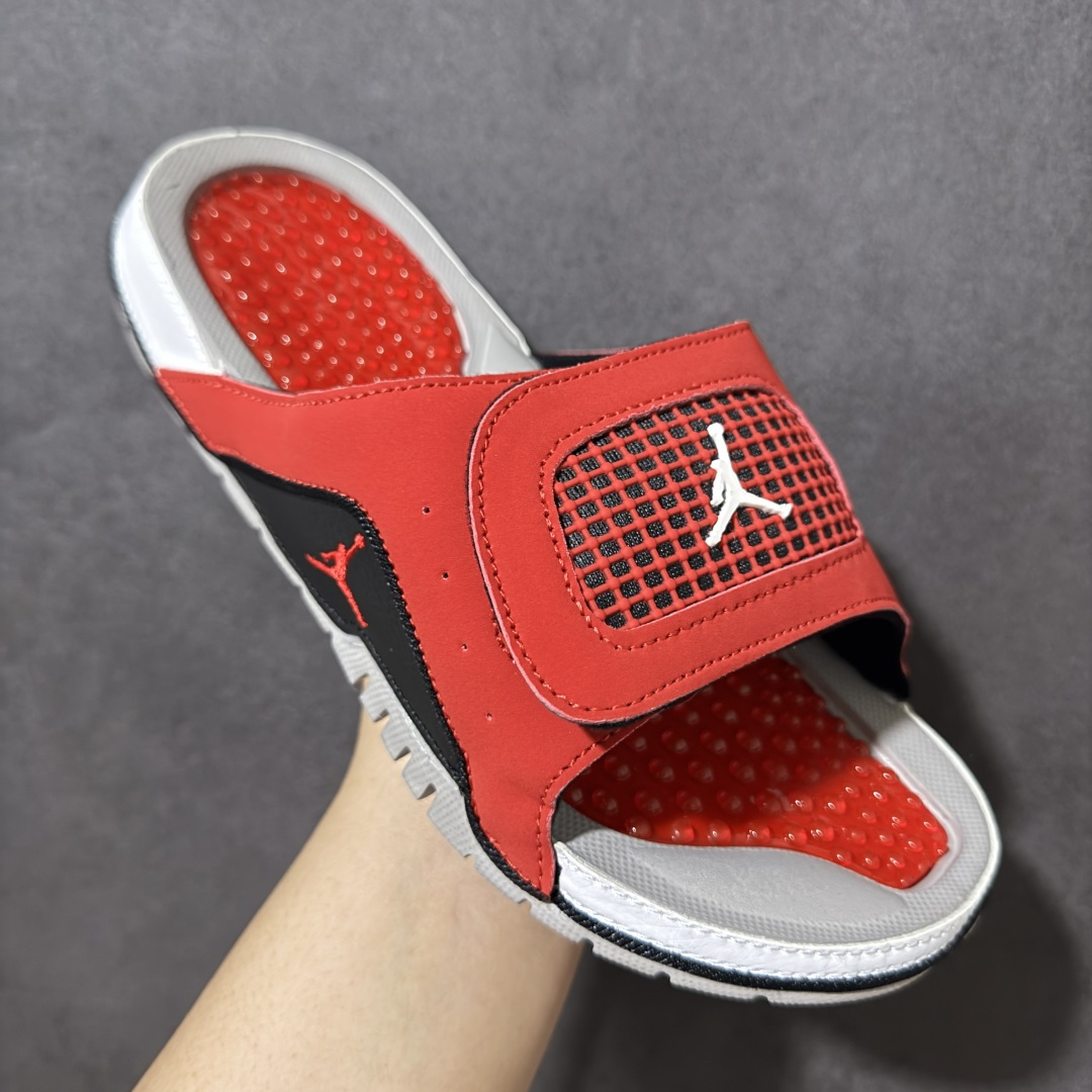 Air Jordan 12 Hydro Retro Slides 系列运动拖鞋经典的配色装扮 加上可调节