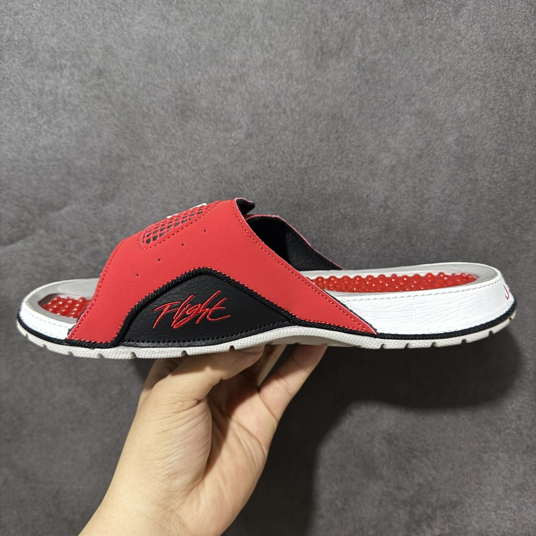 Air Jordan 12 Hydro Retro Slides 系列运动拖鞋经典的配色装扮 加上可调节