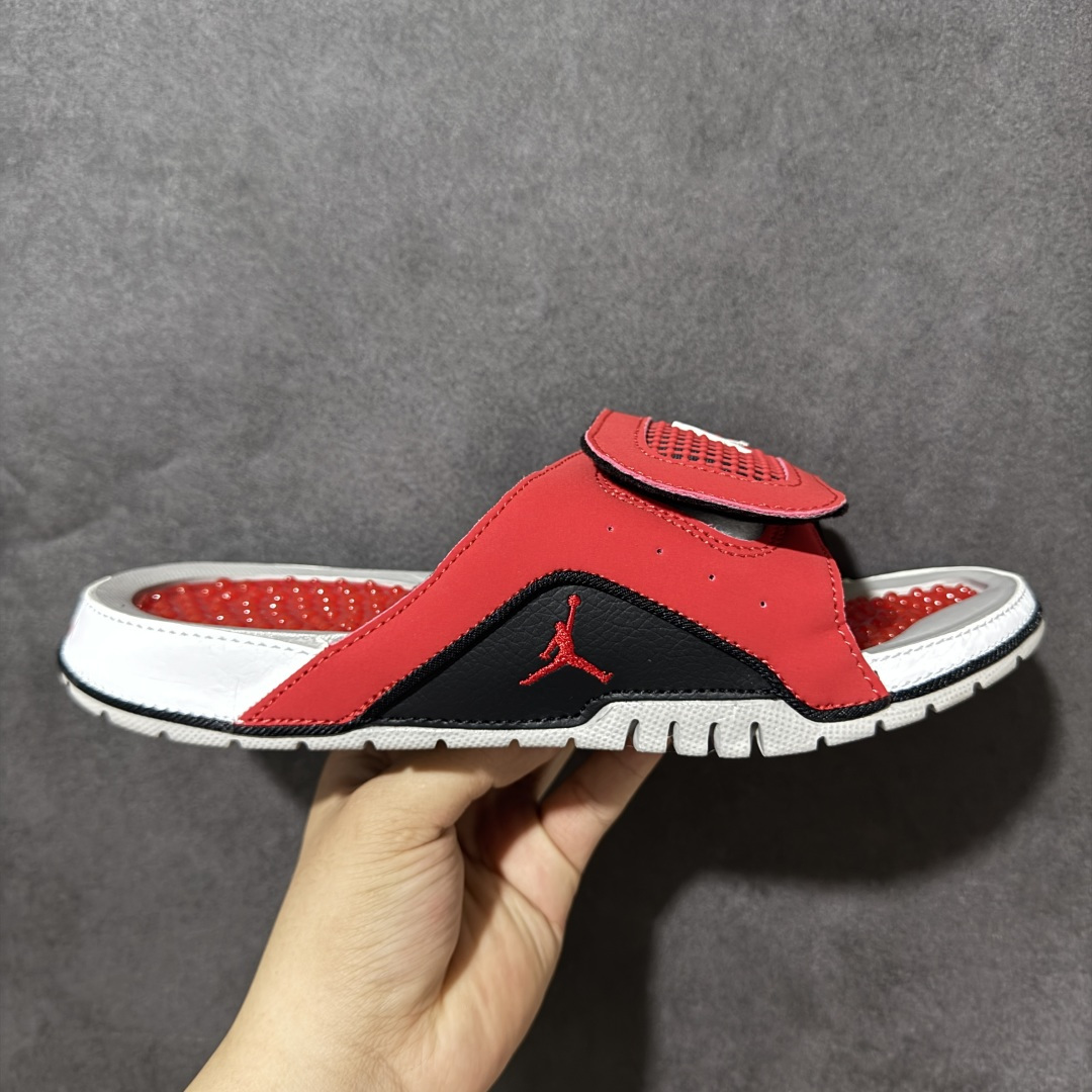 【公司级】Air Jordan 12 Hydro Retro Slides 系列运动拖鞋 经典的配色装扮 加上可调节的搭带 TPR 按摩内底和 Phylon 缓震鞋底 以高规格的配置带来非凡舒适的穿着体验 作为AJ的铁杆粉丝 这份夏日精品想必无法忽视 货号:532225-600 尺码:36-47.5-选品中心