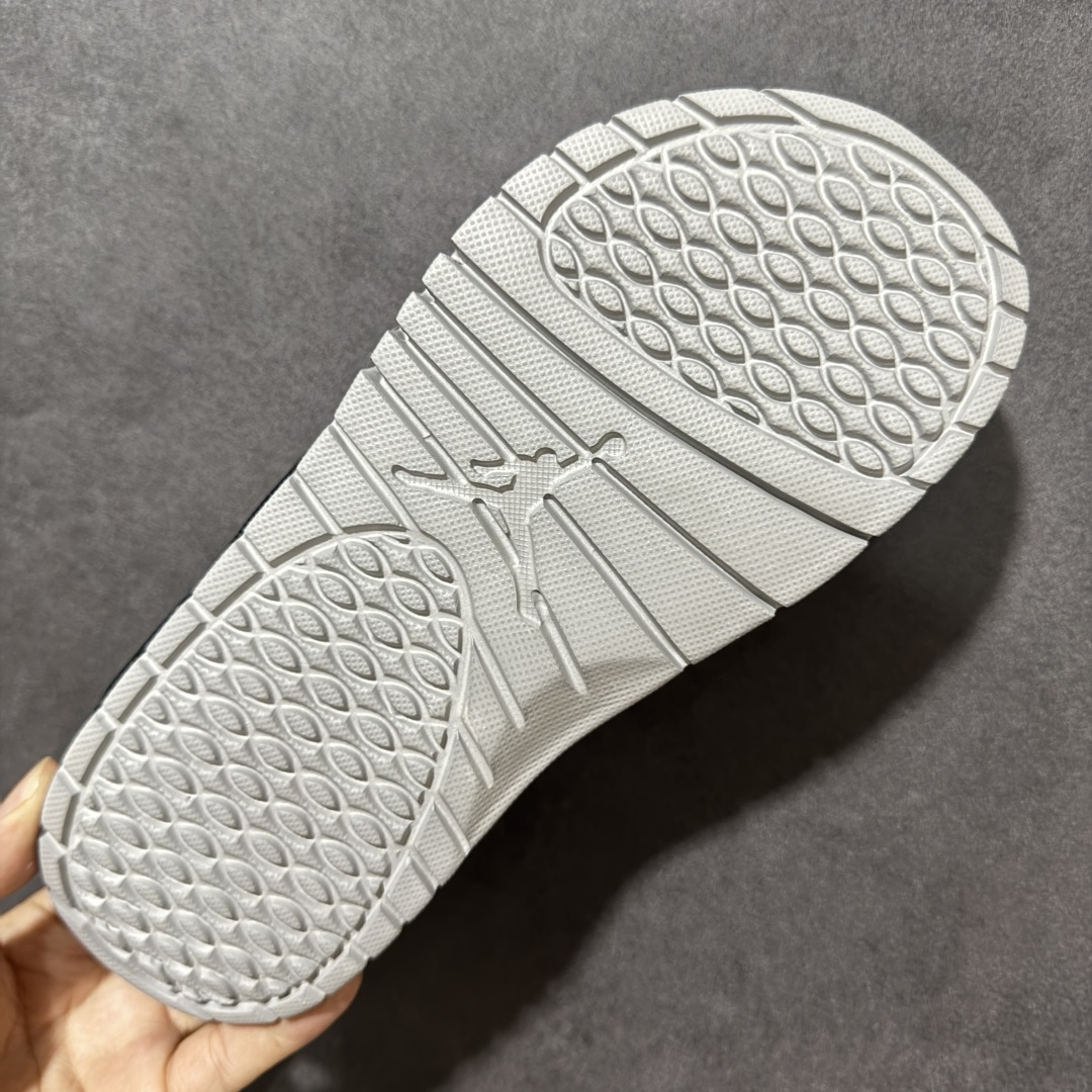 Air Jordan 12 Hydro Retro Slides 系列运动拖鞋经典的配色装扮 加上可调节