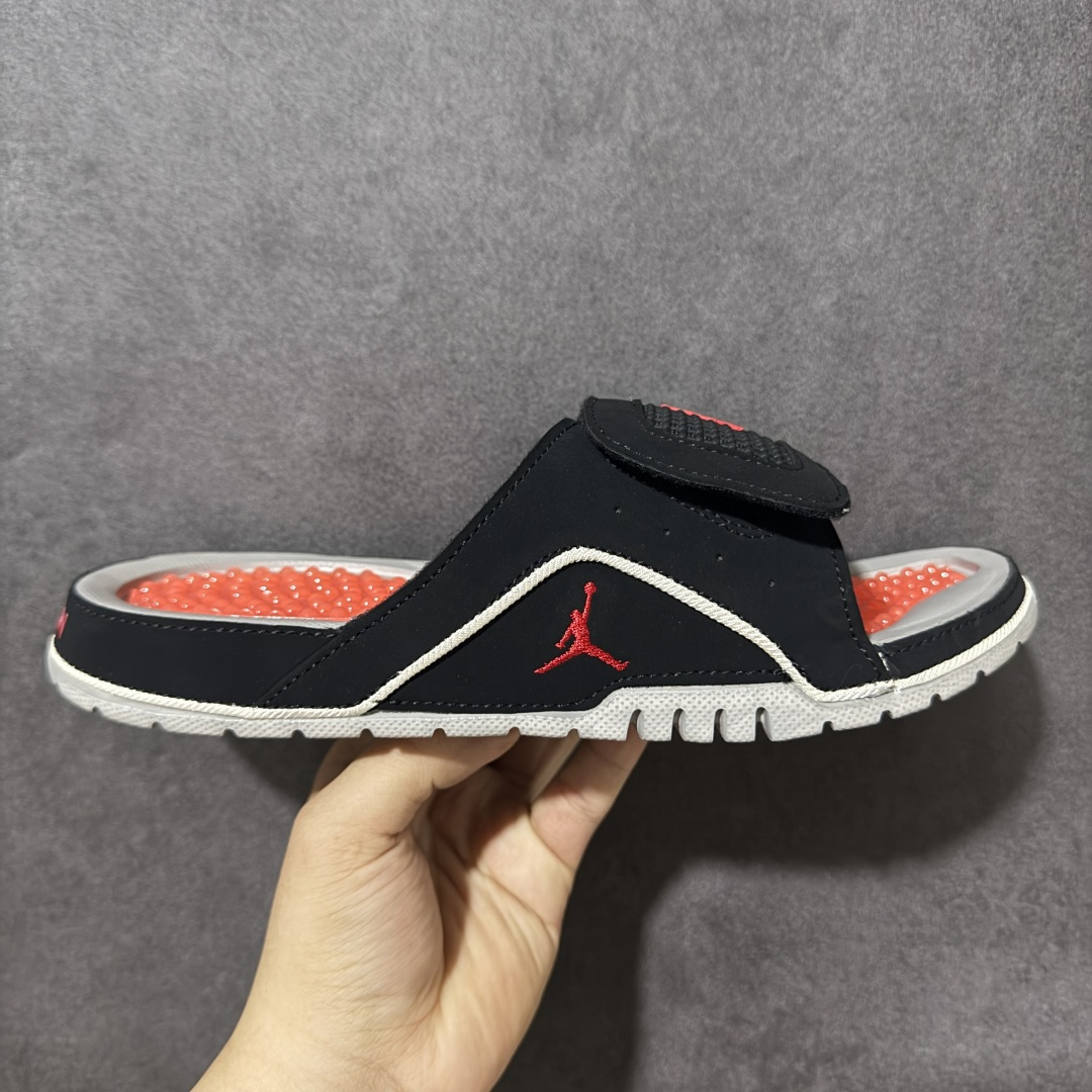 【公司级】Air Jordan 12 Hydro Retro Slides 系列运动拖鞋 经典的配色装扮 加上可调节的搭带 TPR 按摩内底和 Phylon 缓震鞋底 以高规格的配置带来非凡舒适的穿着体验 作为AJ的铁杆粉丝 这份夏日精品想必无法忽视 货号:532225-006 尺码:36-47.5-选品中心