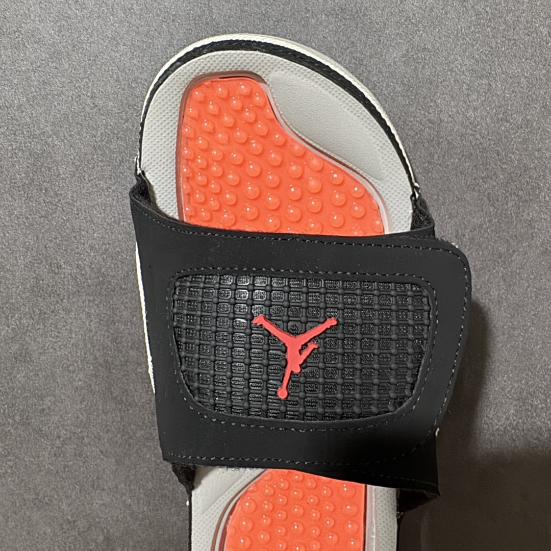 Air Jordan 12 Hydro Retro Slides 系列运动拖鞋经典的配色装扮 加上可调节