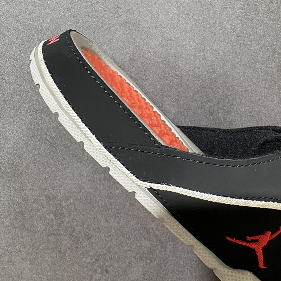 Air Jordan 12 Hydro Retro Slides 系列运动拖鞋经典的配色装扮 加上可调节