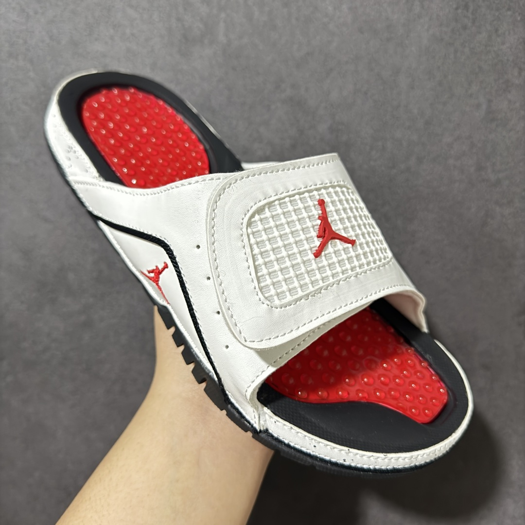 Air Jordan 12 Hydro Retro Slides 系列运动拖鞋经典的配色装扮 加上可调节