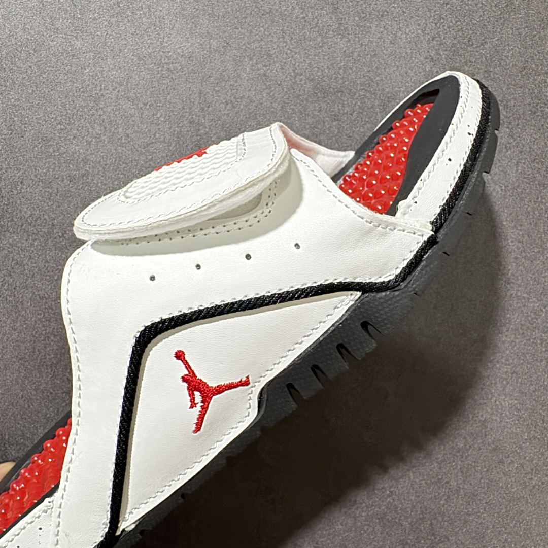 Air Jordan 12 Hydro Retro Slides 系列运动拖鞋经典的配色装扮 加上可调节