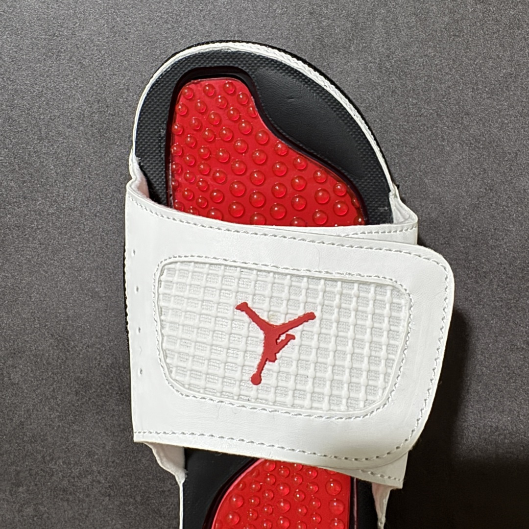 Air Jordan 12 Hydro Retro Slides 系列运动拖鞋经典的配色装扮 加上可调节